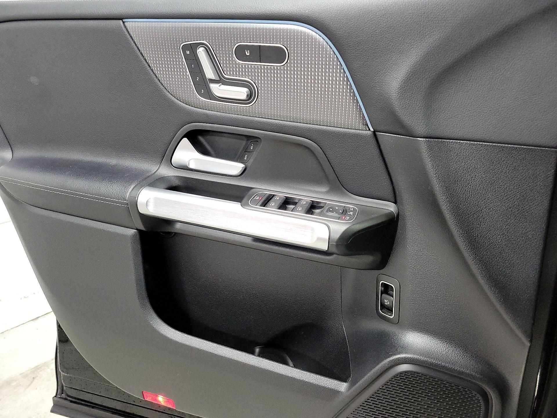 Thumbnail: 2021 Mercedes-Benz GLB - 12