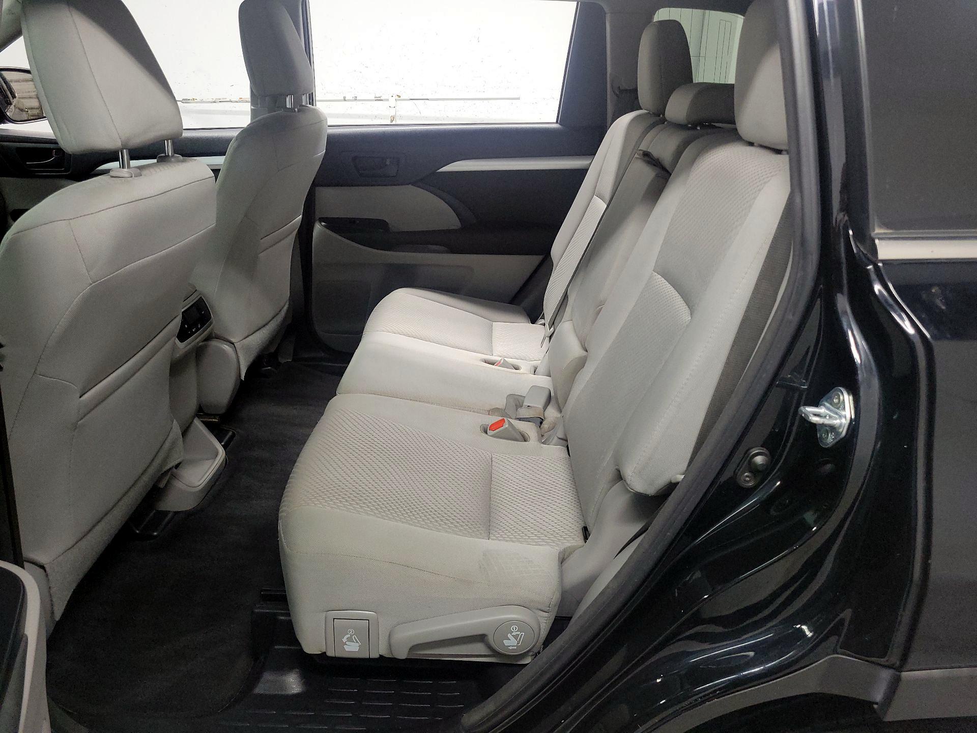 Thumbnail: 2018 Toyota Highlander - 18