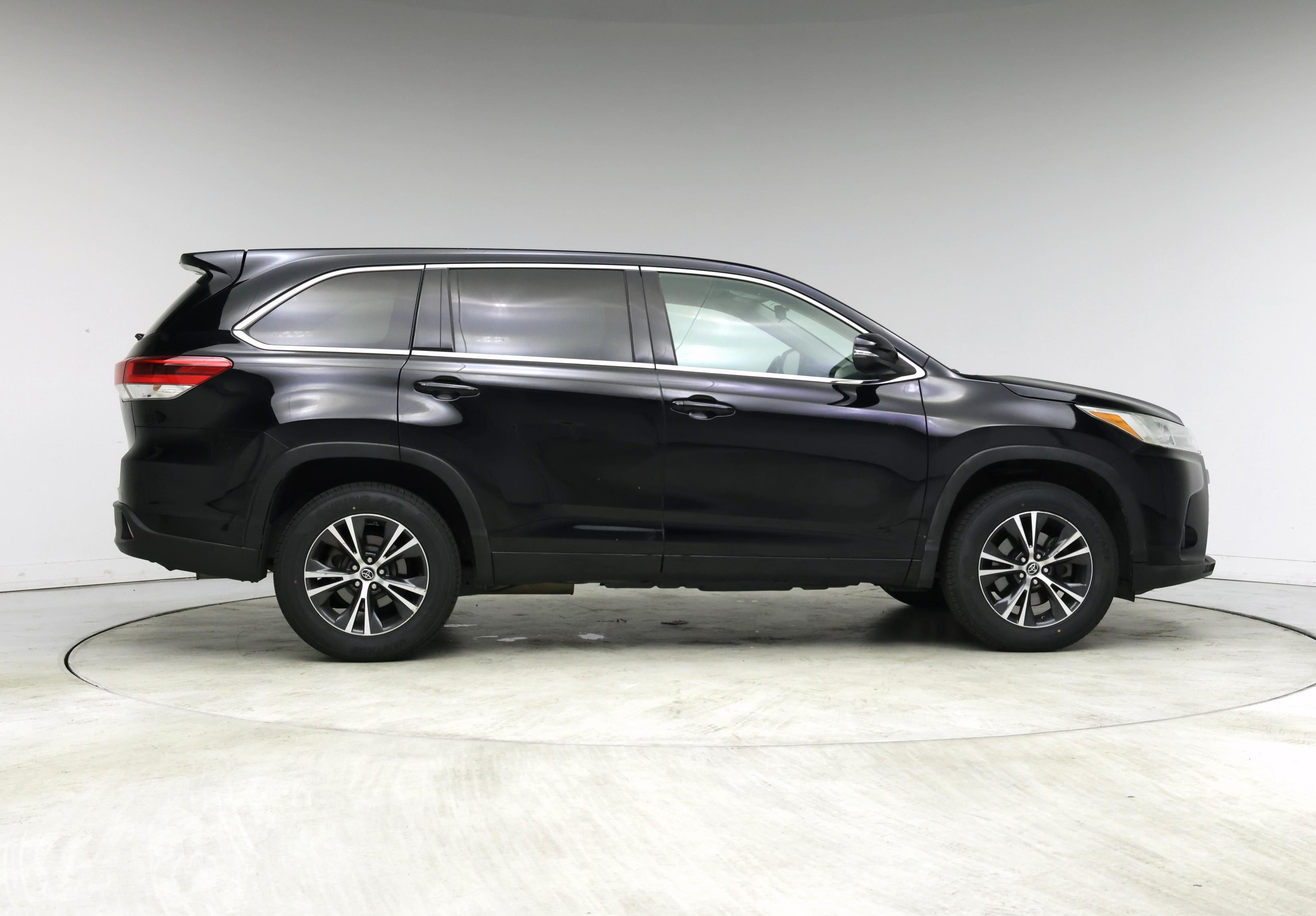 Thumbnail: 2018 Toyota Highlander - 7