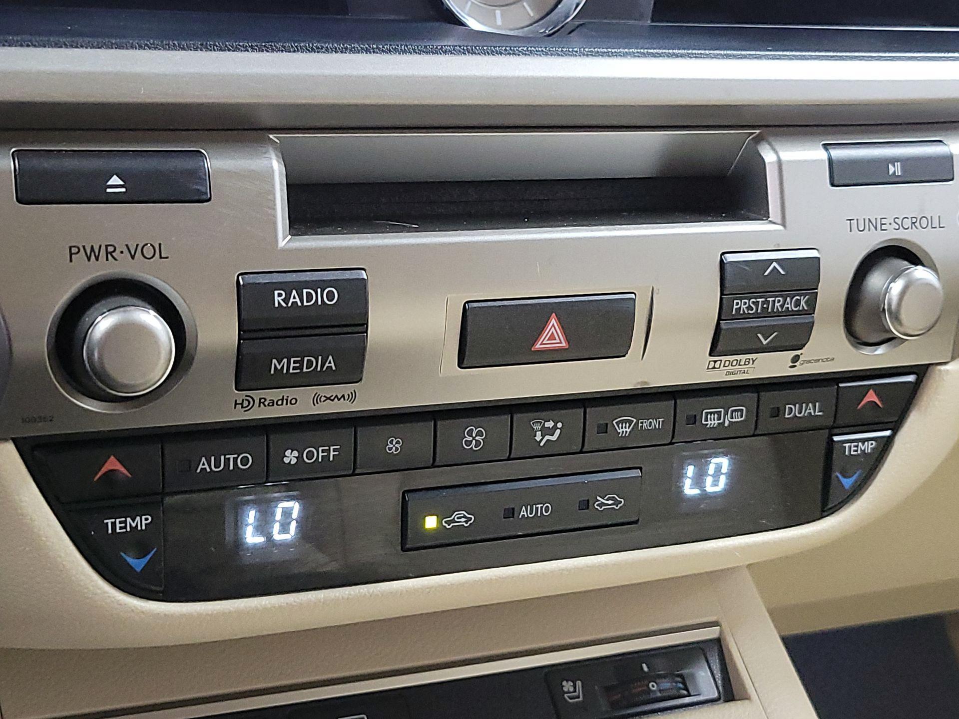 Thumbnail: 2014 Lexus ES - 16