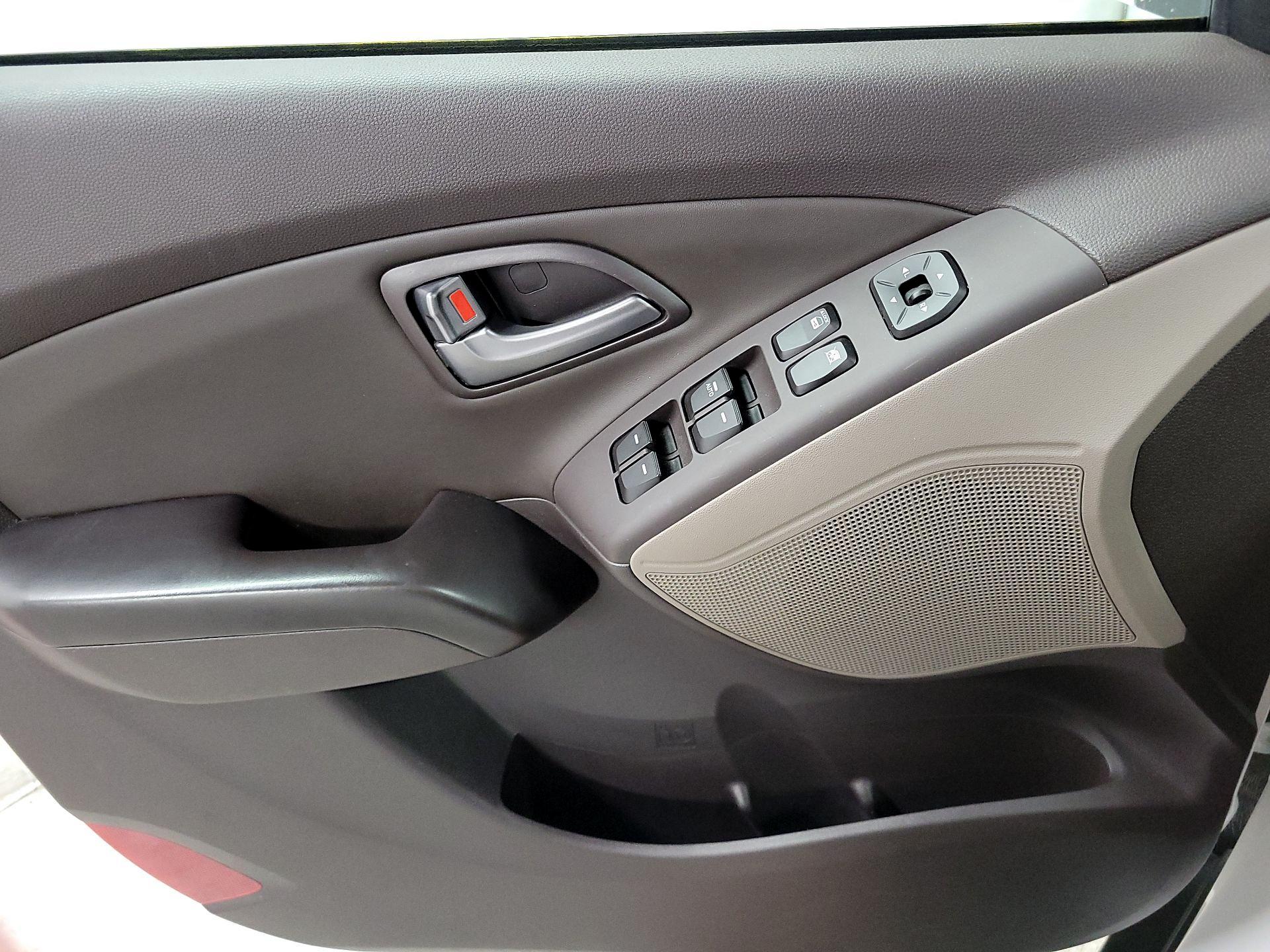 Thumbnail: 2014 Hyundai Tucson - 12