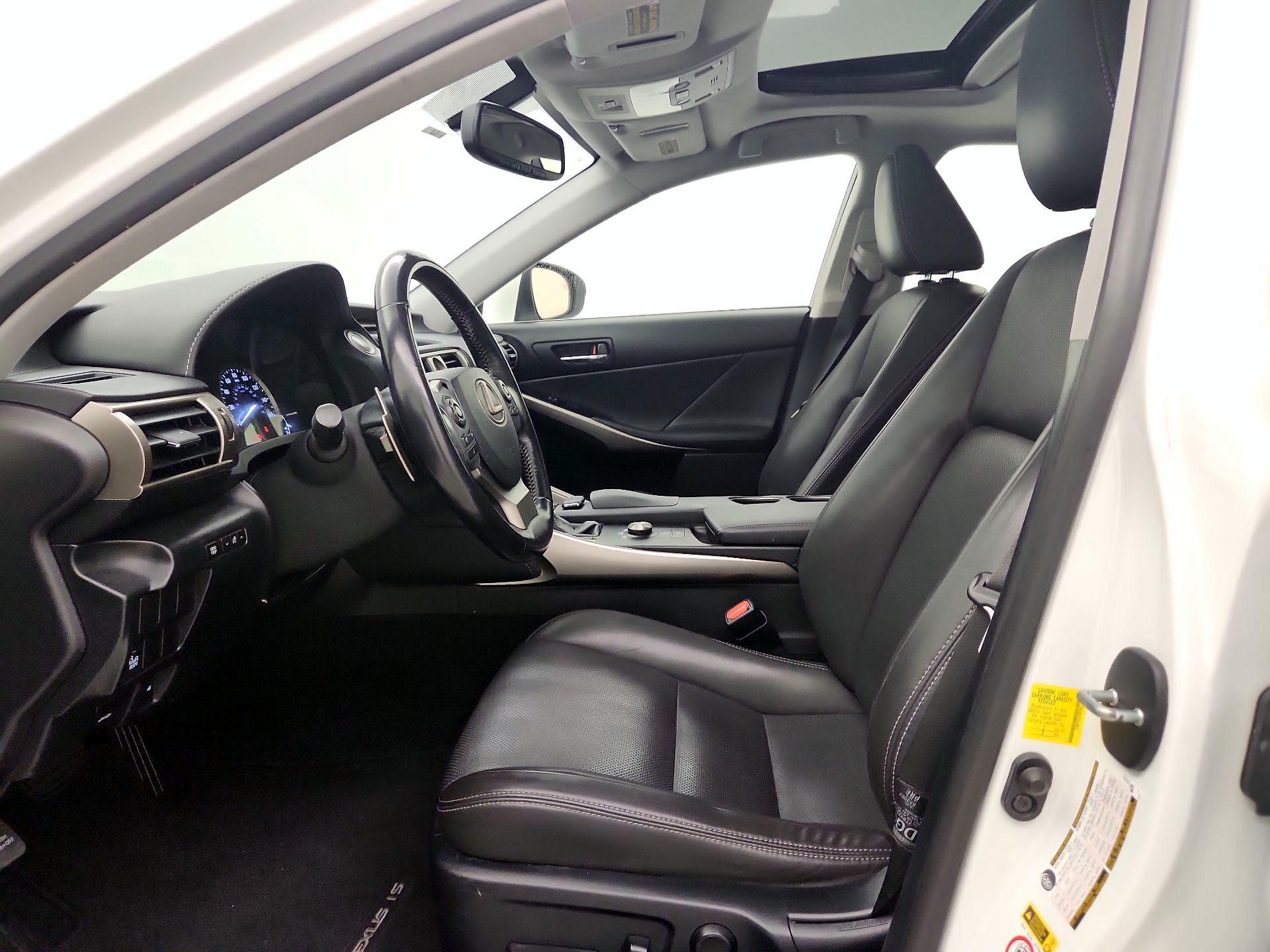Thumbnail: 2015 Lexus IS - 11