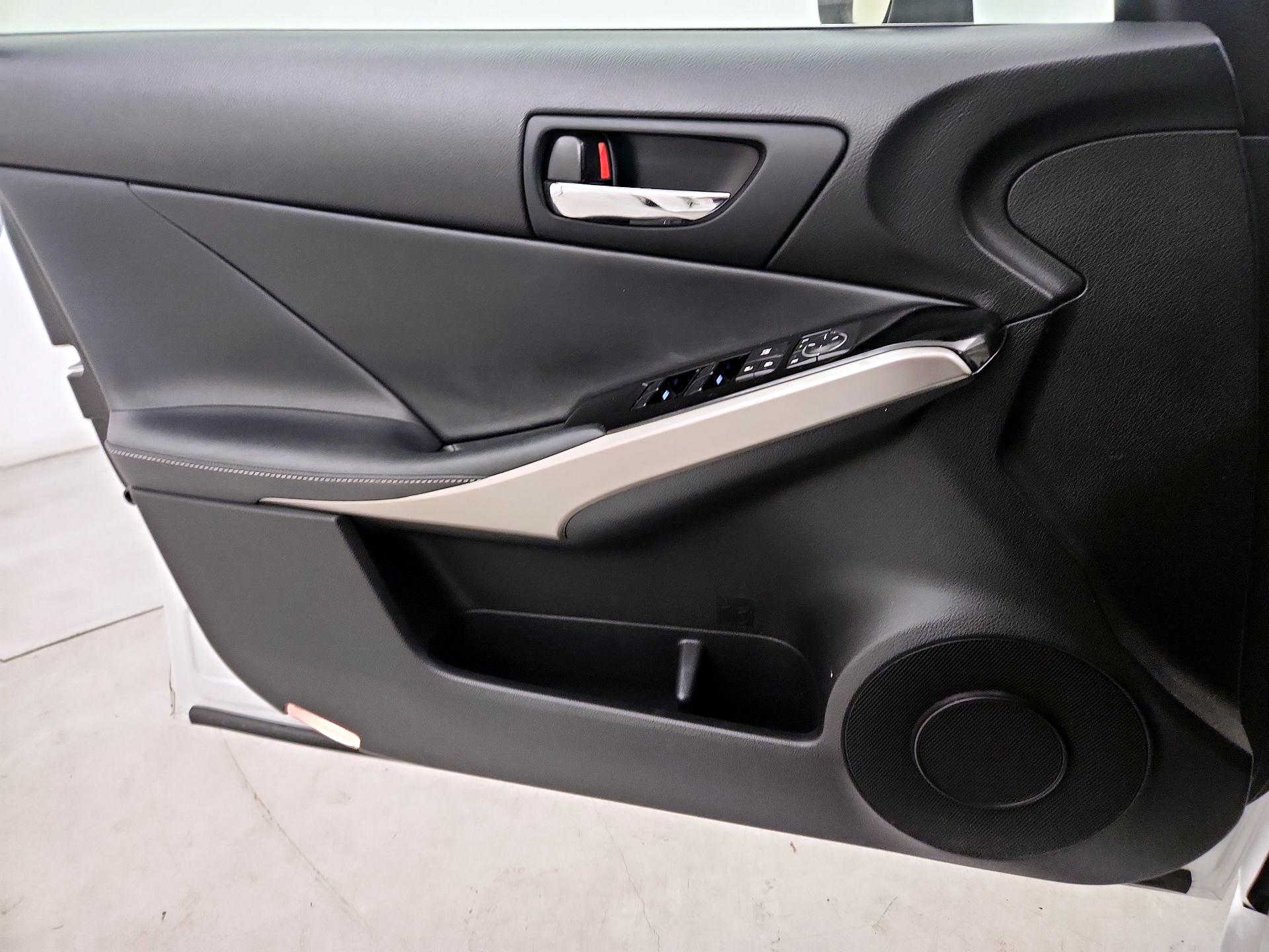 Thumbnail: 2015 Lexus IS - 12