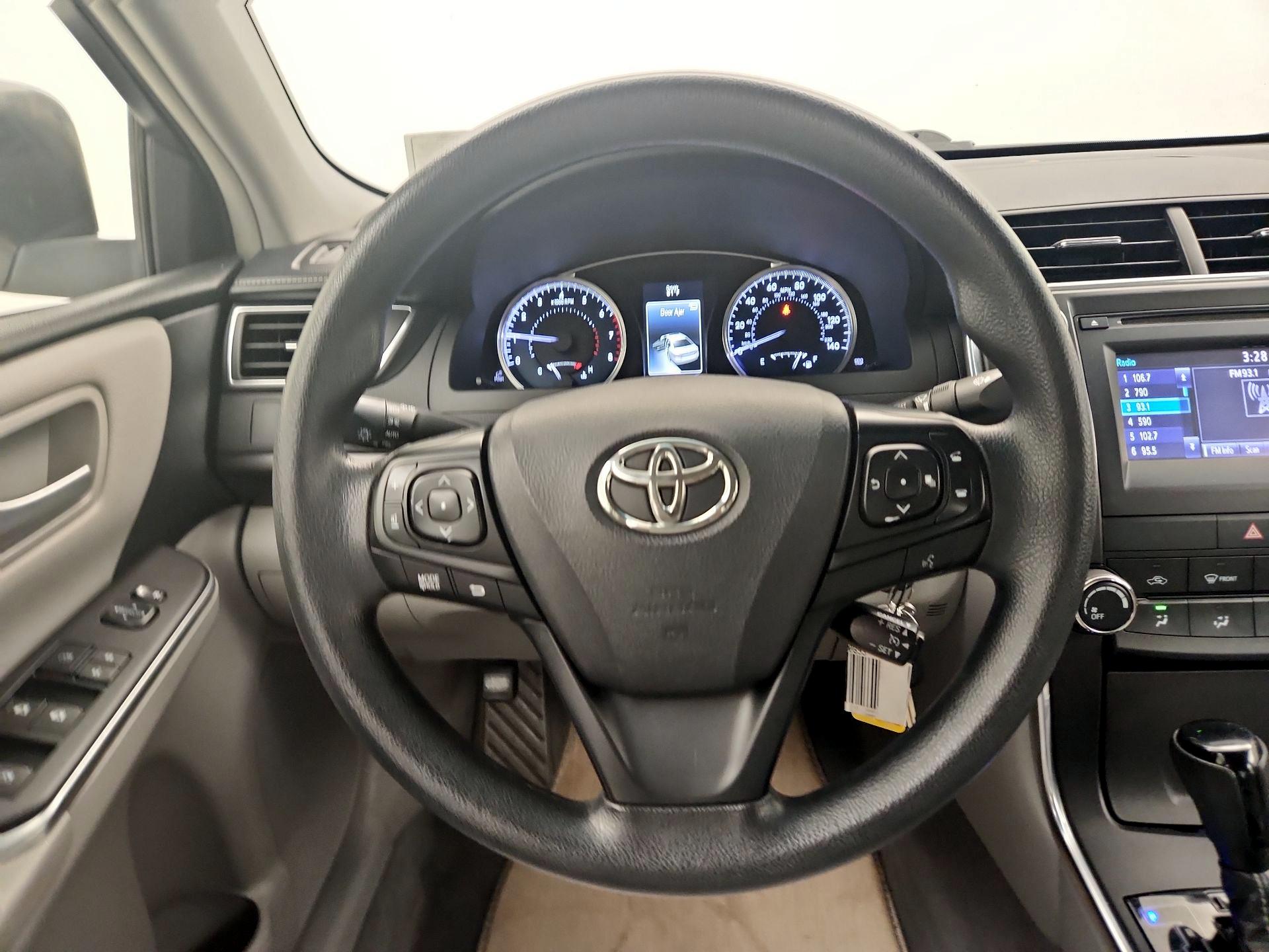 Thumbnail: 2017 Toyota Camry - 10