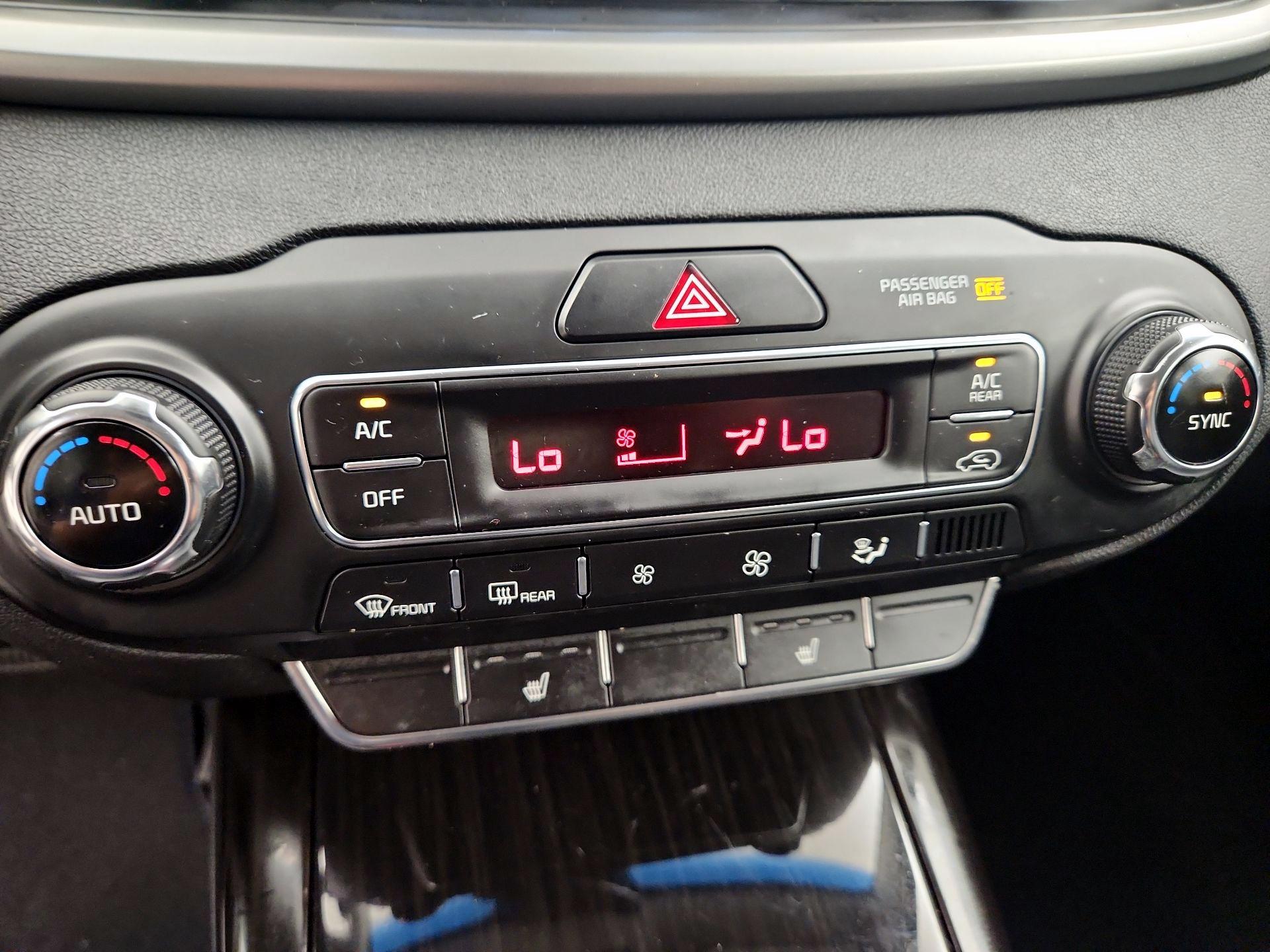 Thumbnail: 2019 Kia Sorento - 16