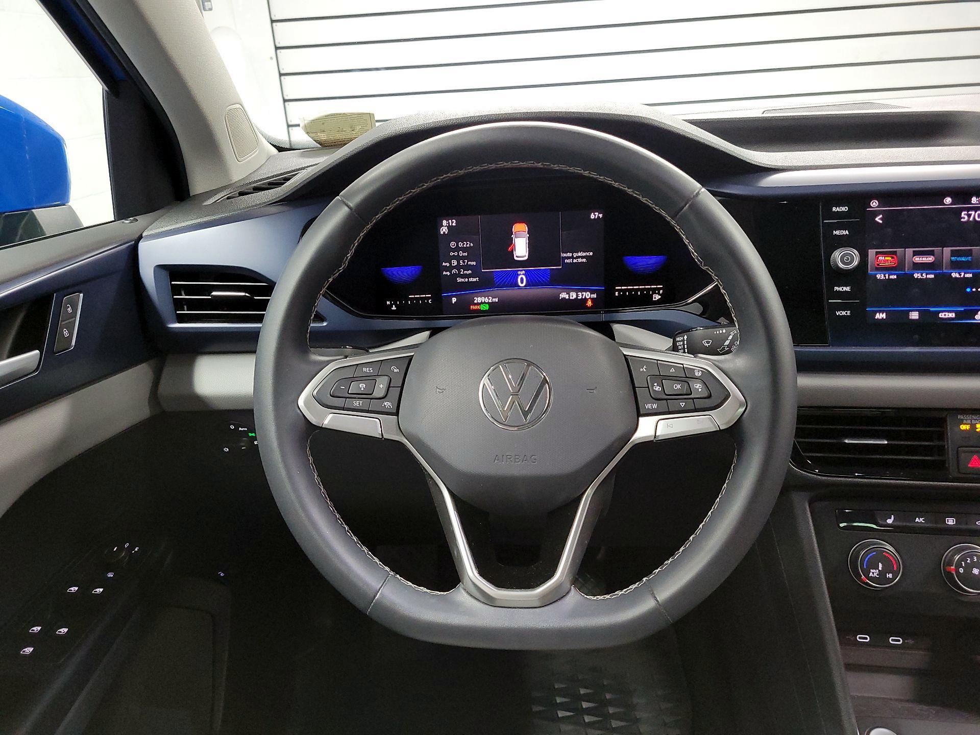 Thumbnail: 2022 Volkswagen Taos - 10
