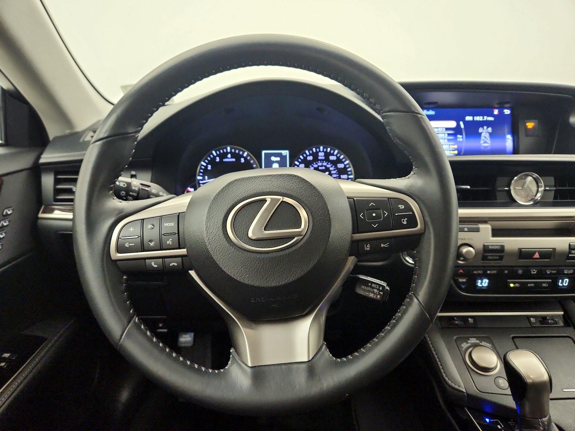 Thumbnail: 2018 Lexus ES - 10