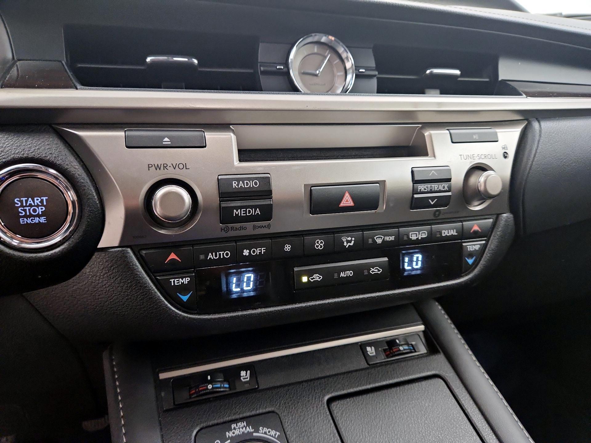 Thumbnail: 2018 Lexus ES - 16