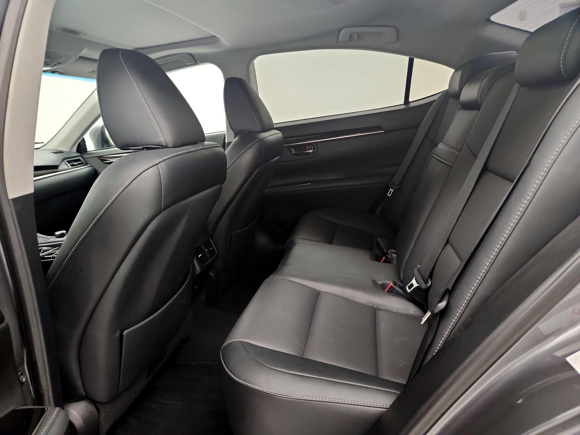 Thumbnail: 2018 Lexus ES - 20