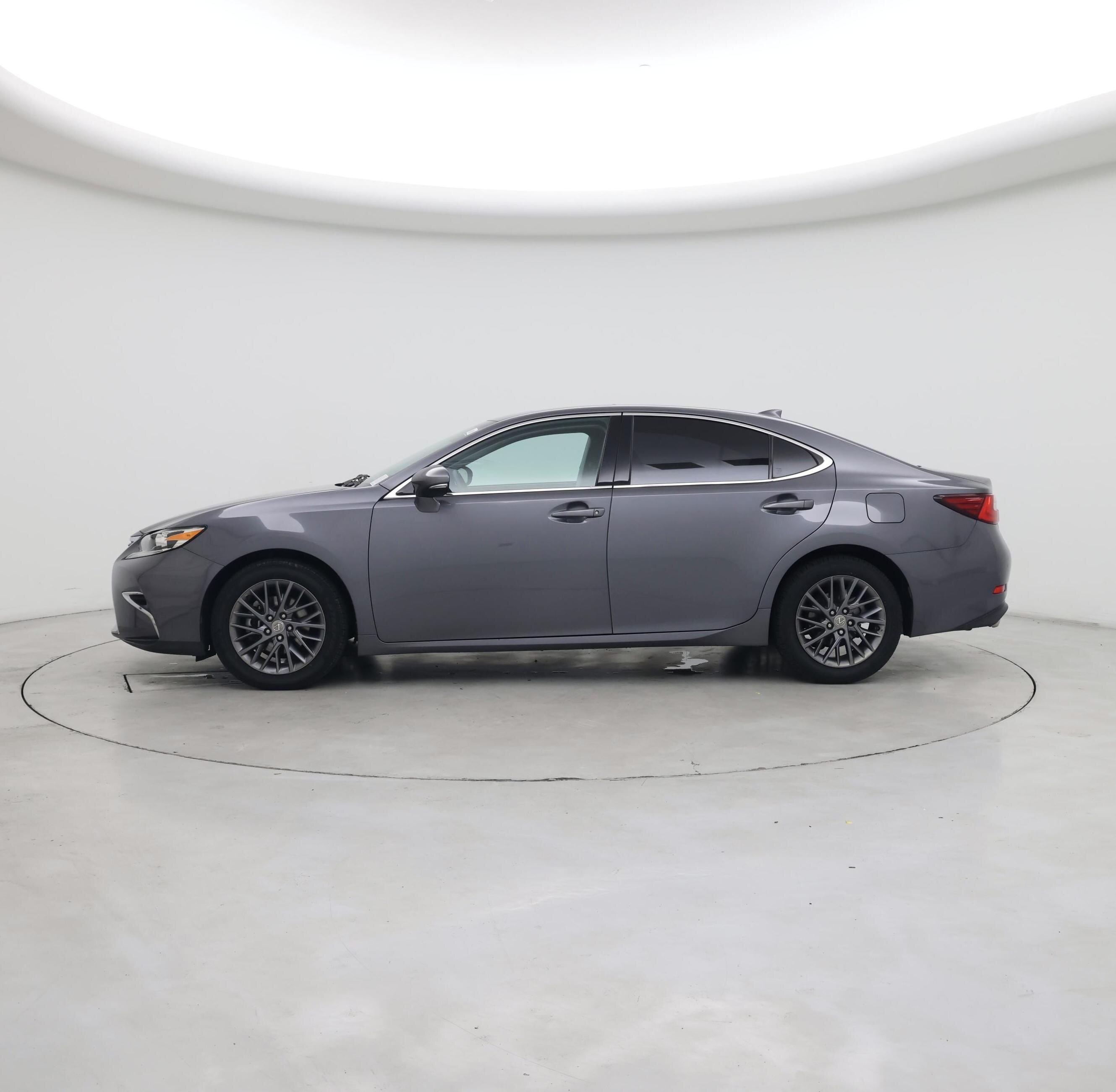Thumbnail: 2018 Lexus ES - 3