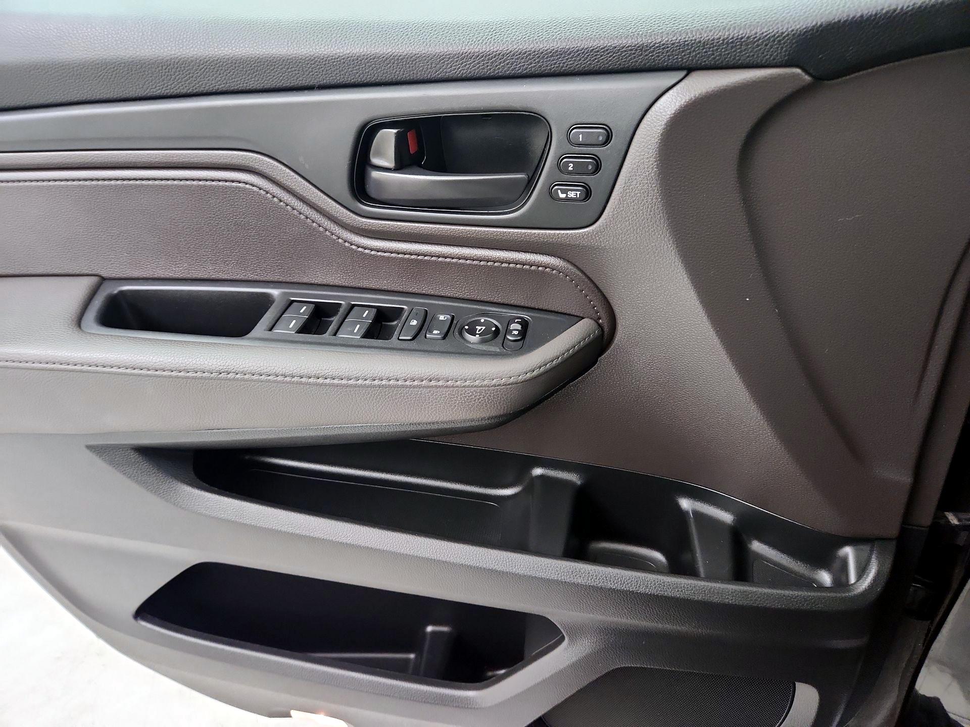 Thumbnail: 2019 Honda Odyssey - 12