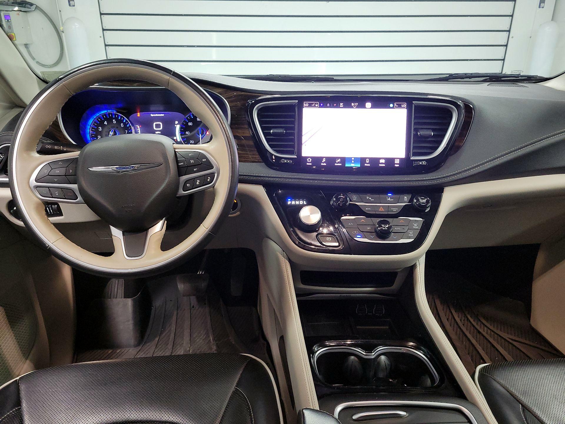 Thumbnail: 2021 Chrysler Pacifica - 9