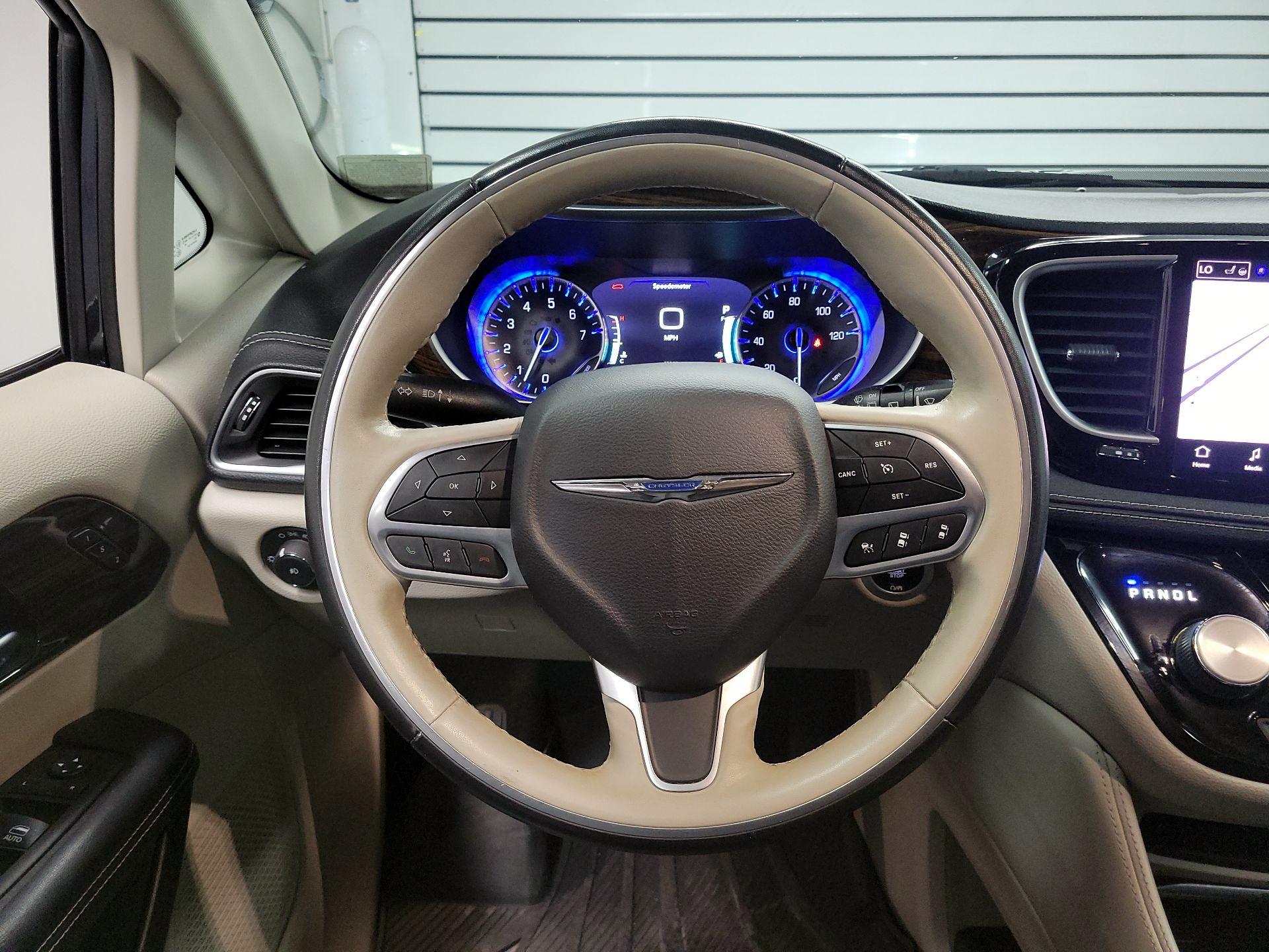 Thumbnail: 2021 Chrysler Pacifica - 10