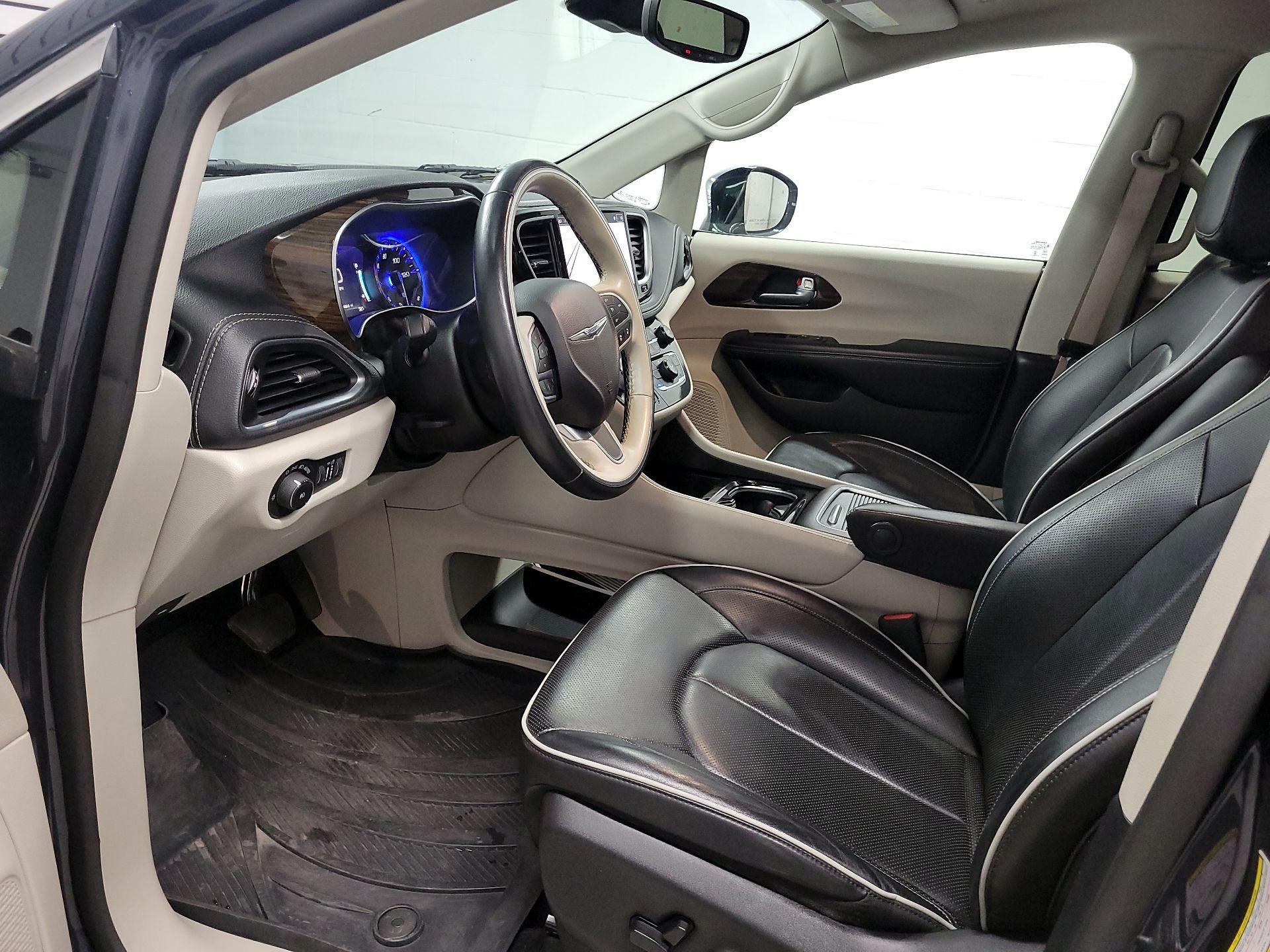 Thumbnail: 2021 Chrysler Pacifica - 11