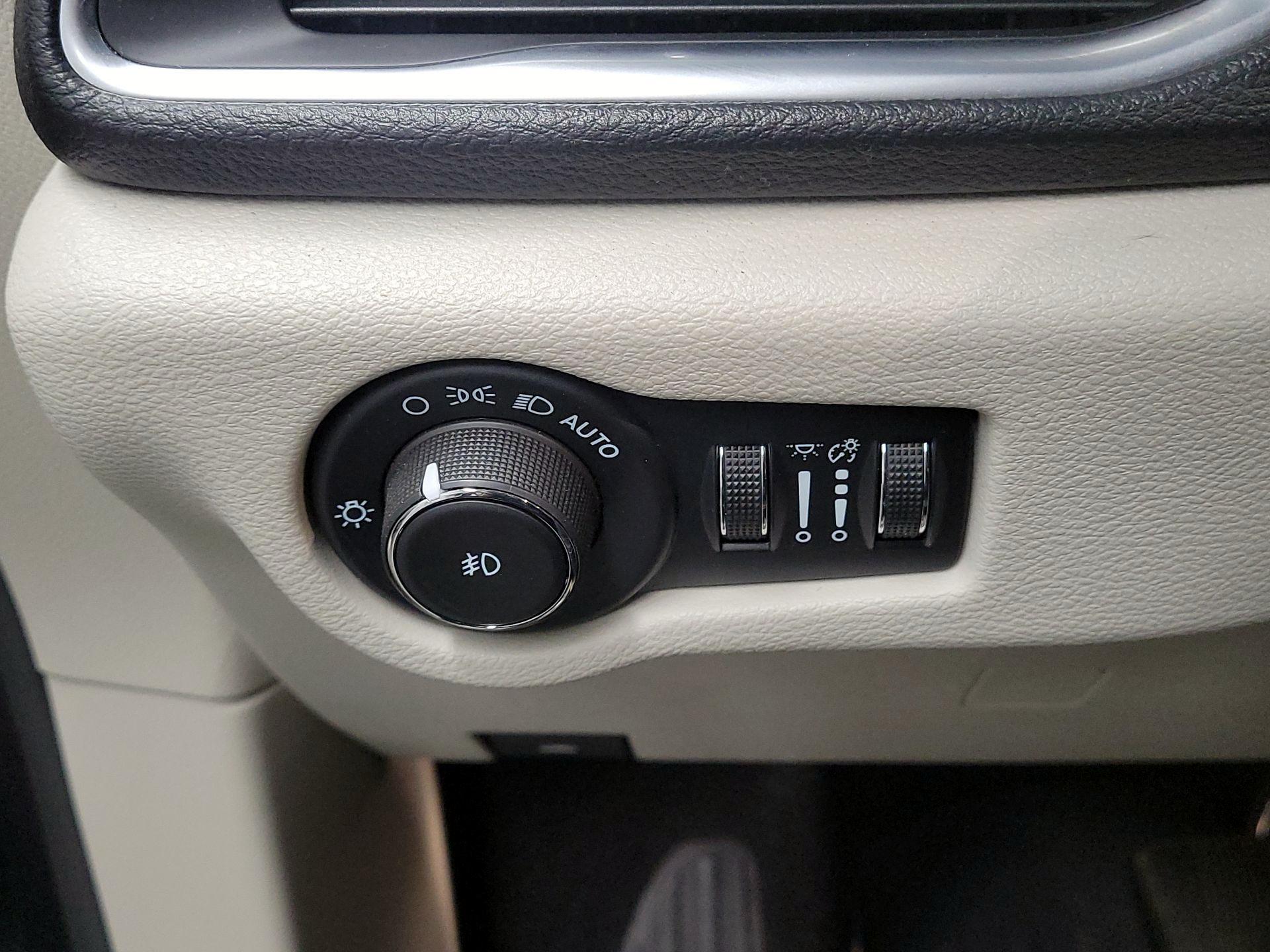 Thumbnail: 2021 Chrysler Pacifica - 13