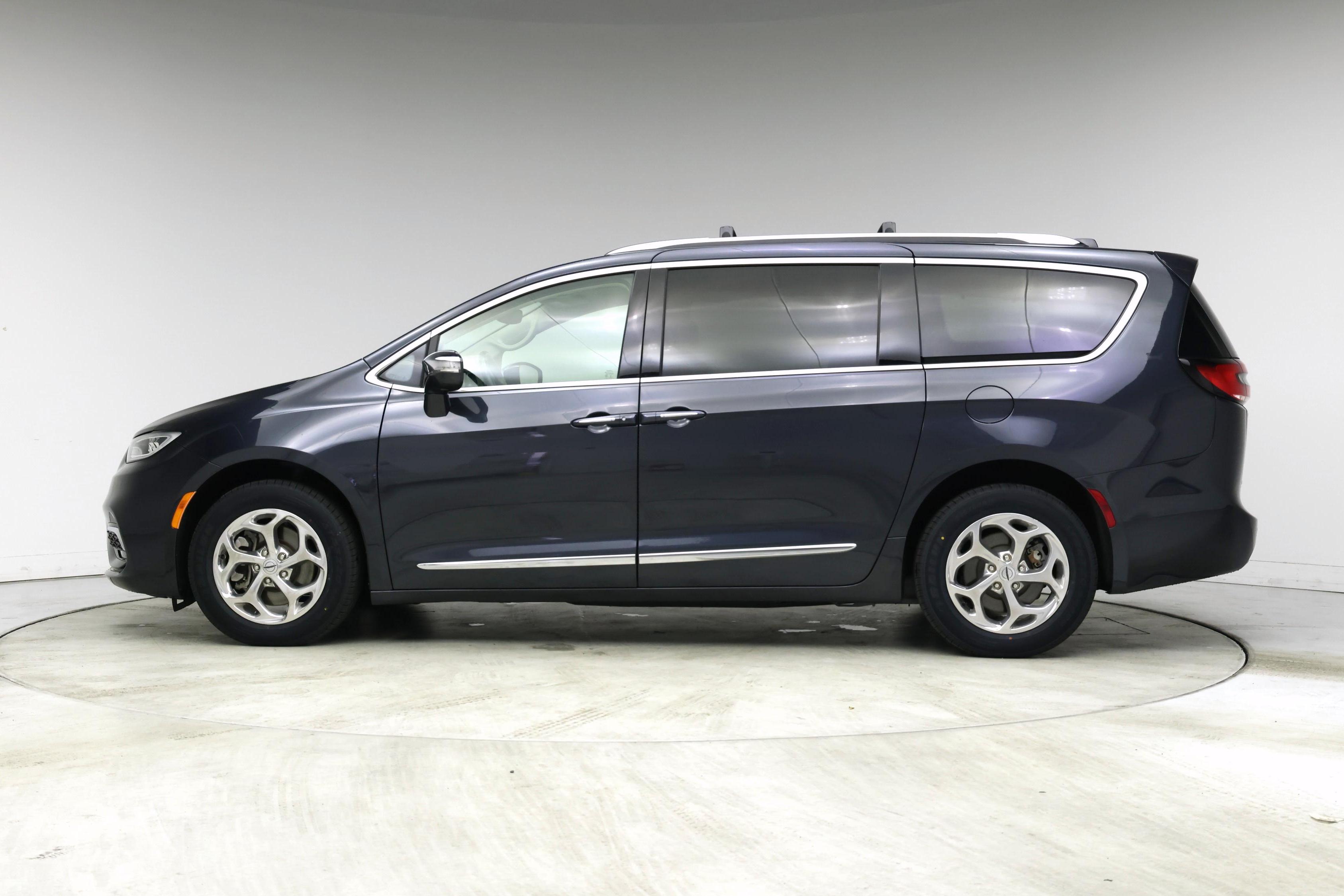 Thumbnail: 2021 Chrysler Pacifica - 3