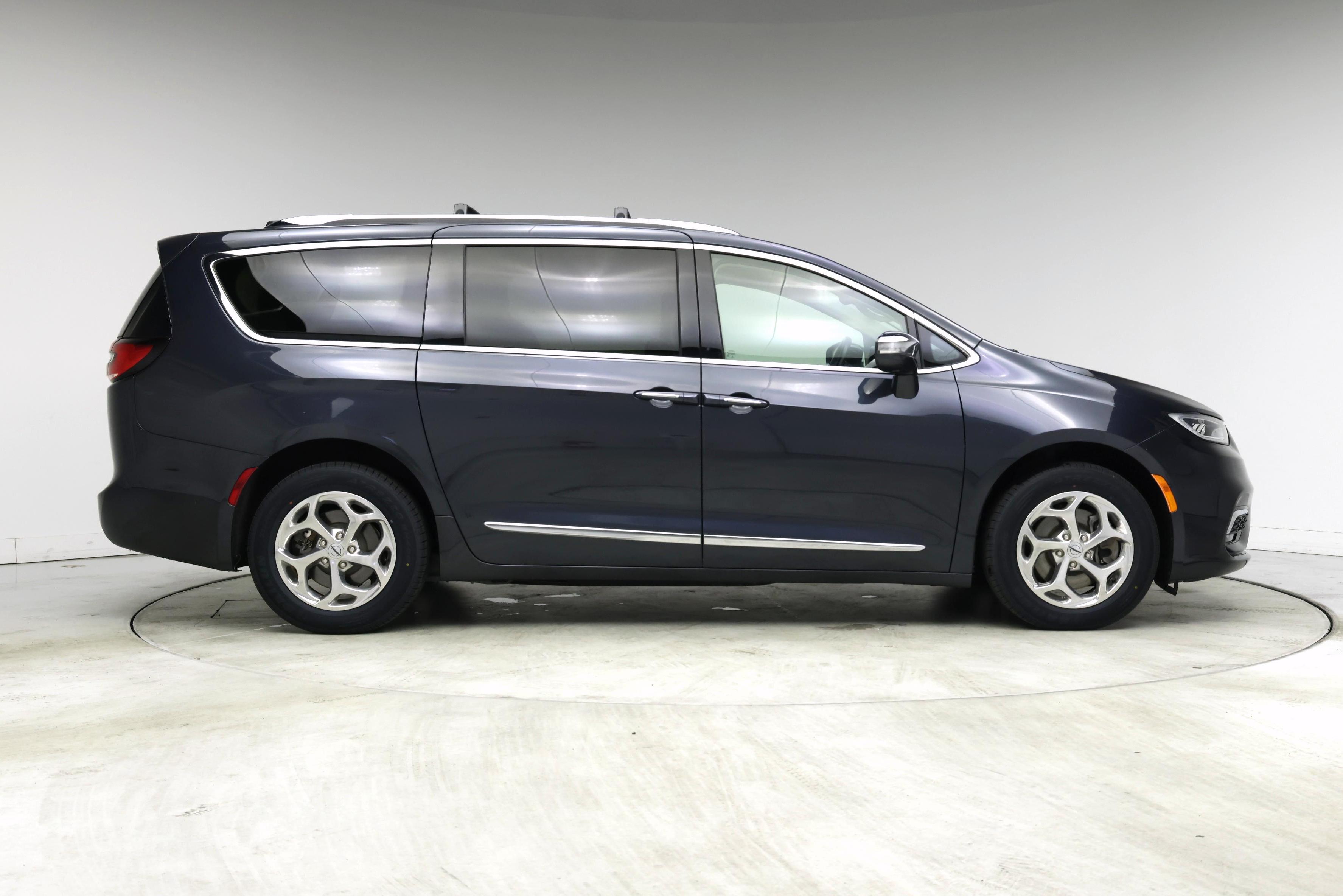Thumbnail: 2021 Chrysler Pacifica - 7