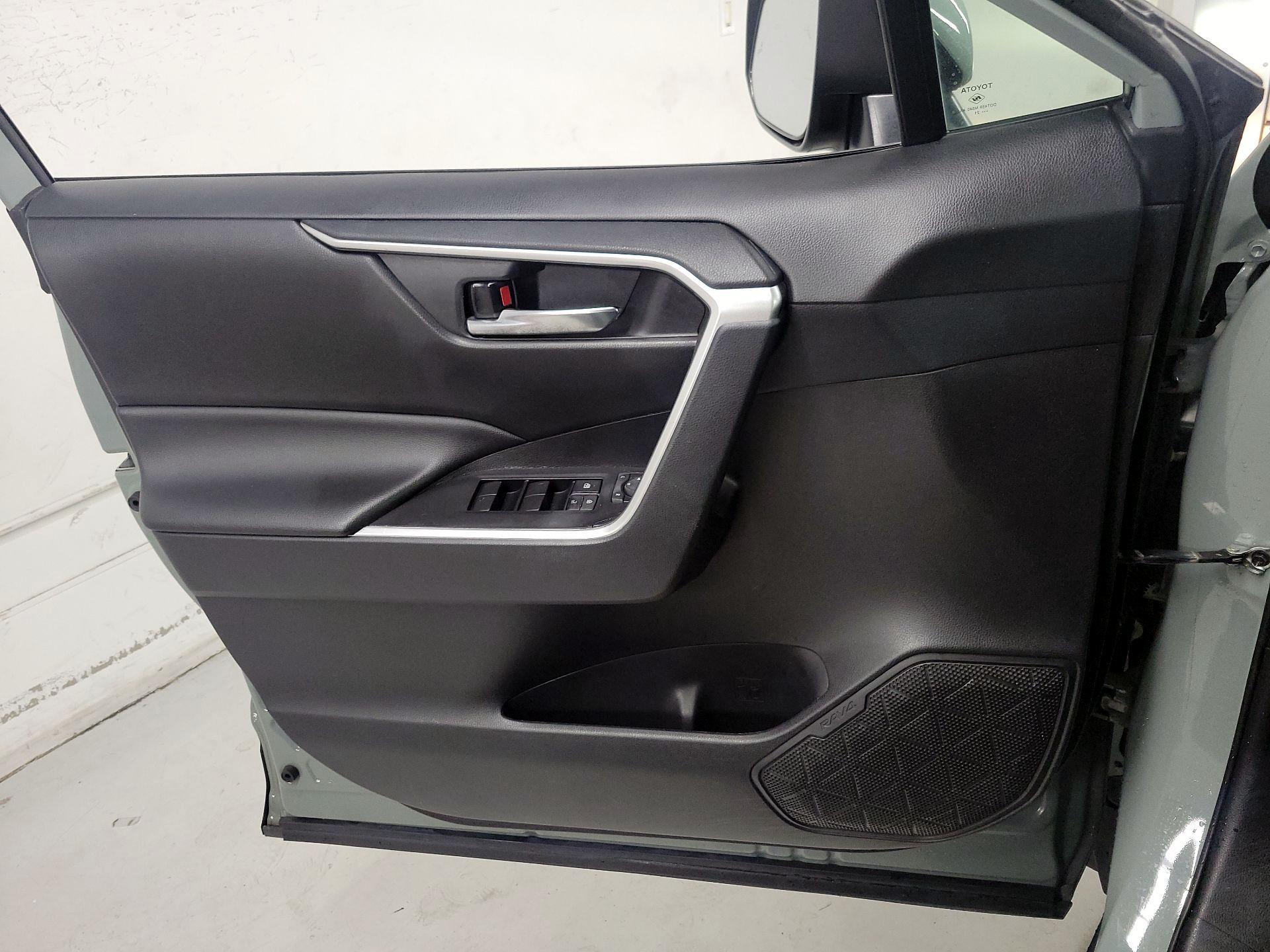 Thumbnail: 2021 Toyota RAV4 - 12