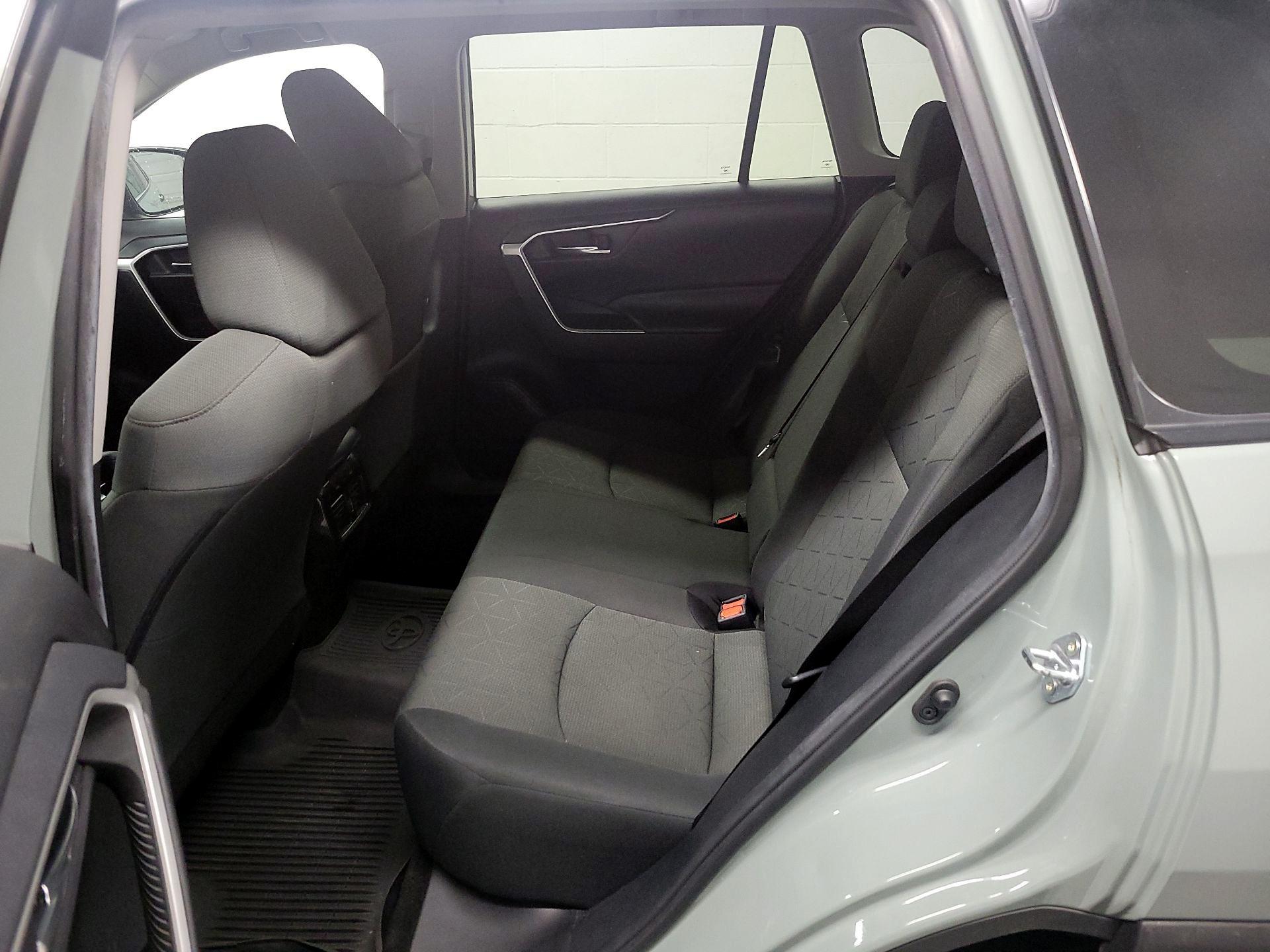 Thumbnail: 2021 Toyota RAV4 - 17