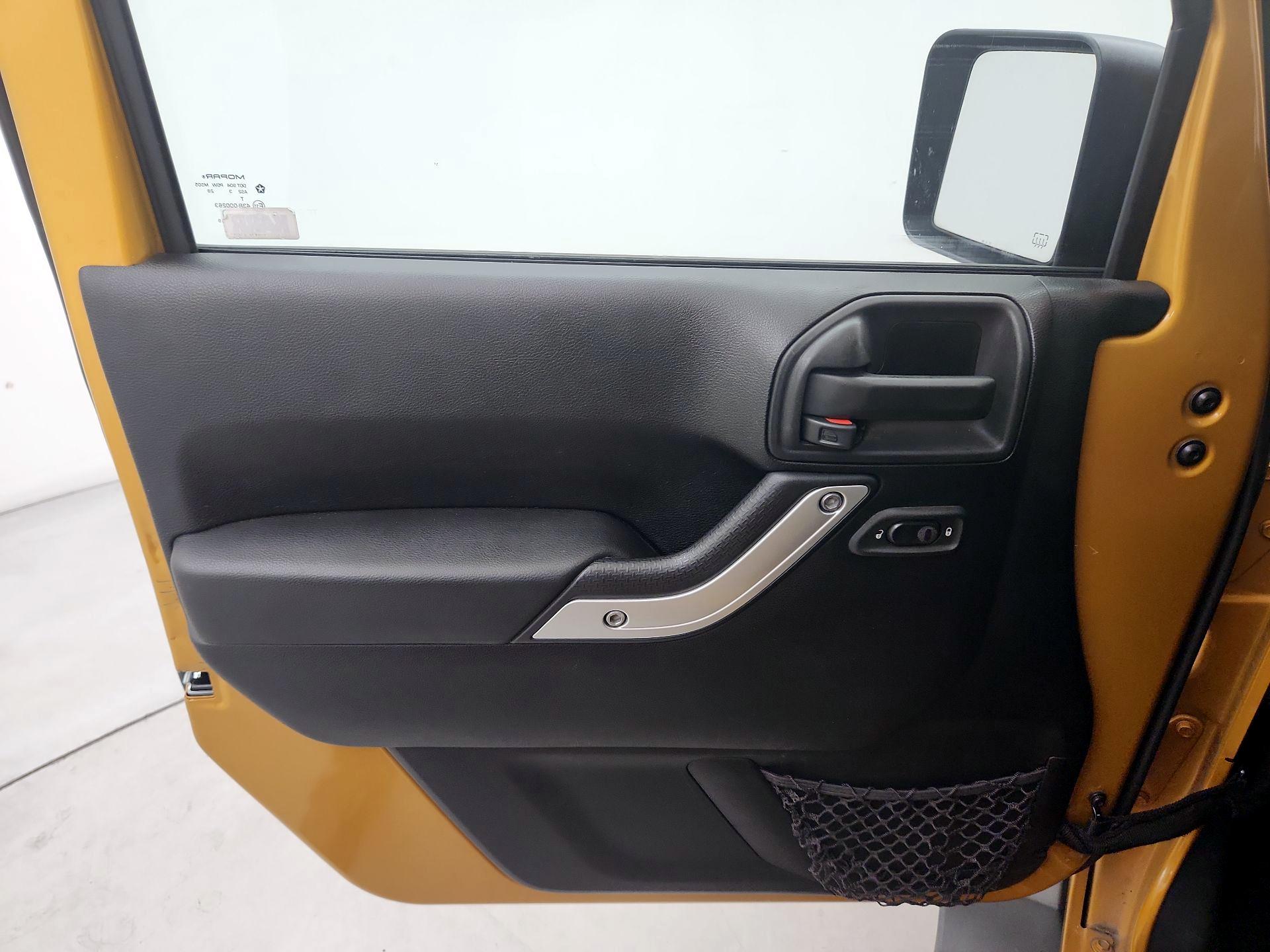 Thumbnail: 2014 Jeep Wrangler - 12