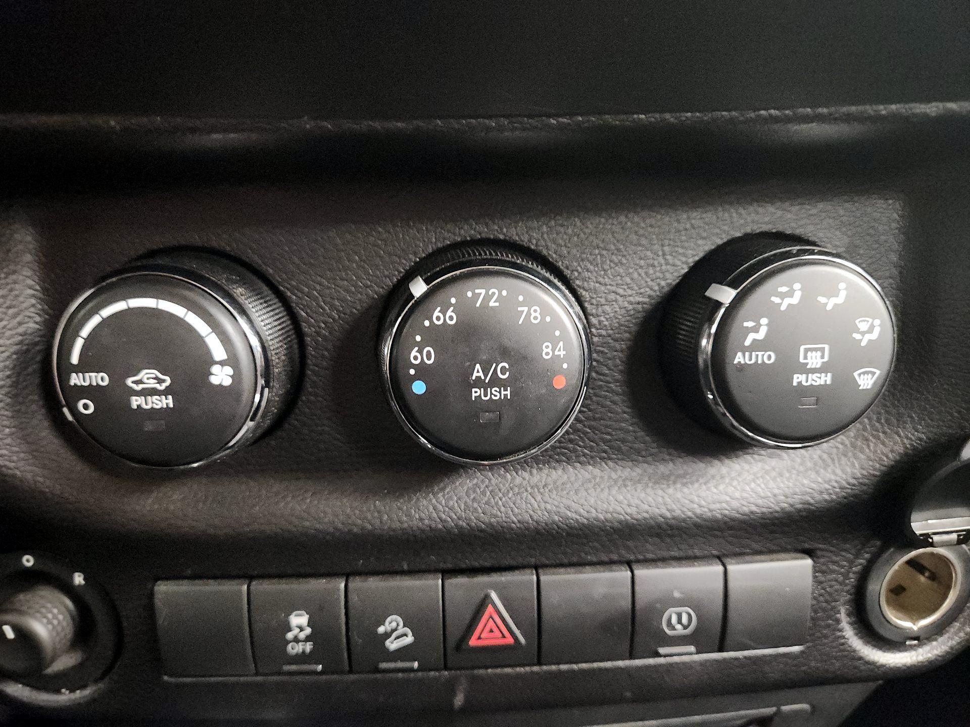 Thumbnail: 2014 Jeep Wrangler - 14