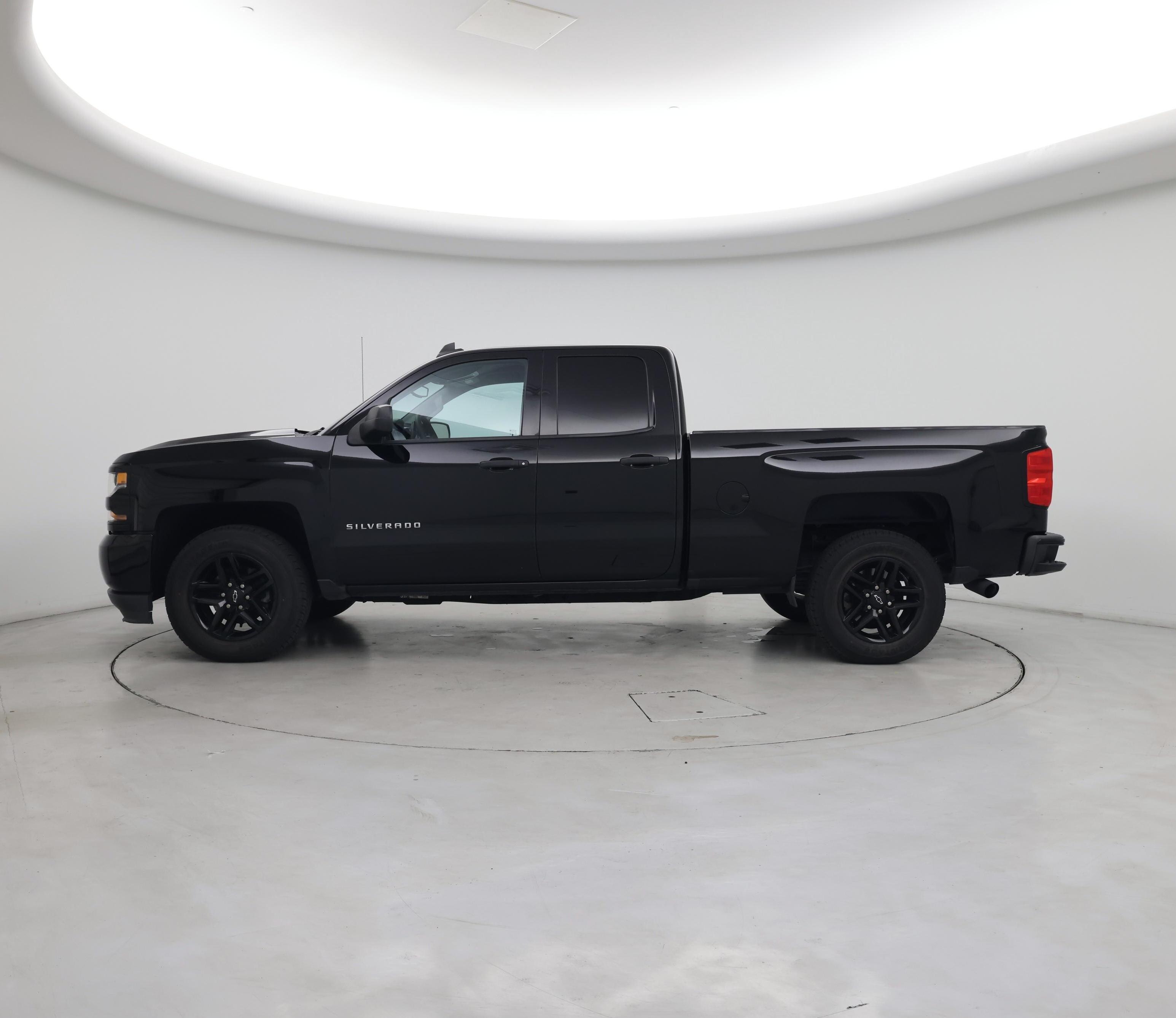 Thumbnail: 2019 Chevrolet Silverado 1500 - 3
