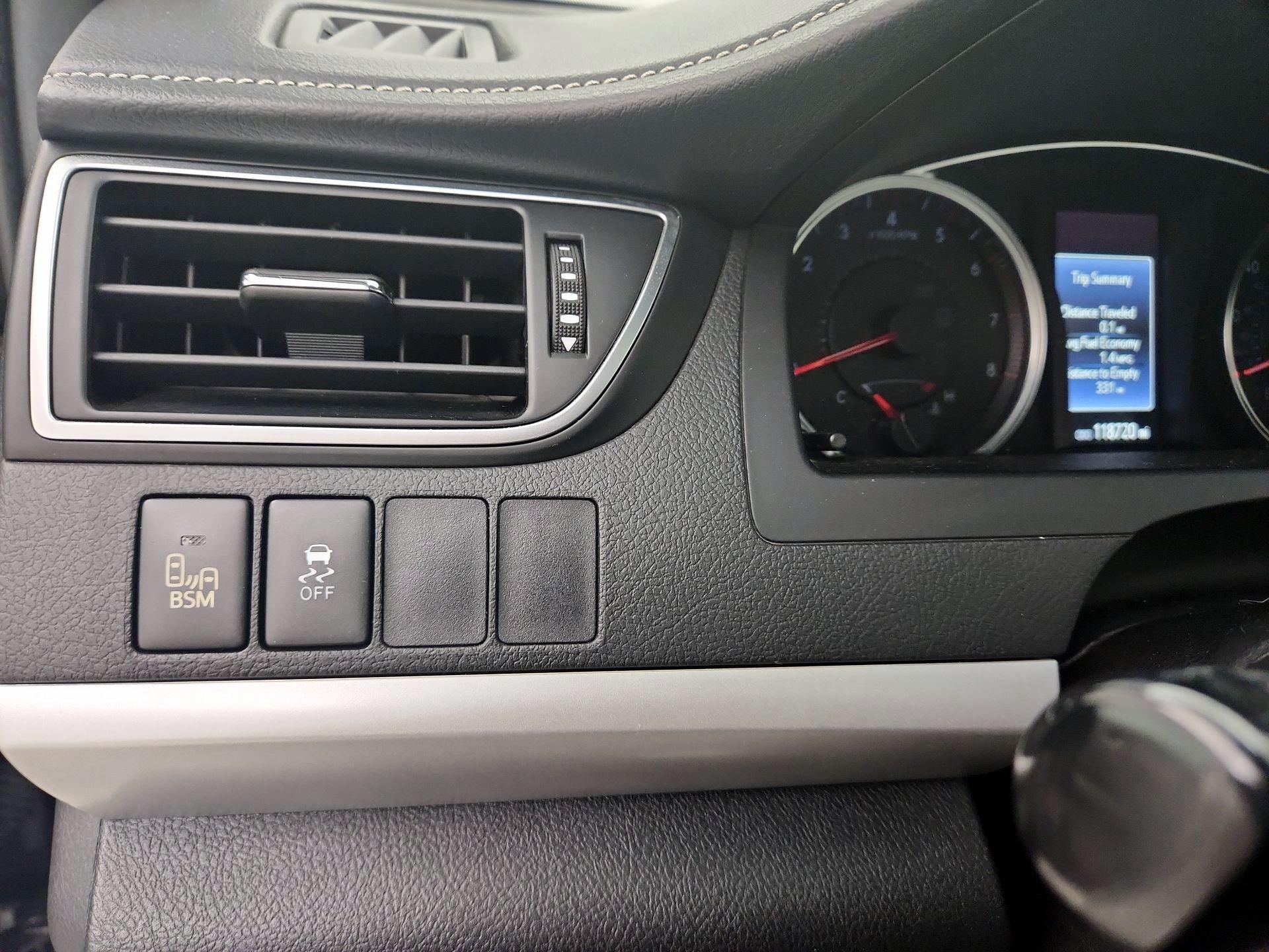 Thumbnail: 2015 Toyota Camry - 13