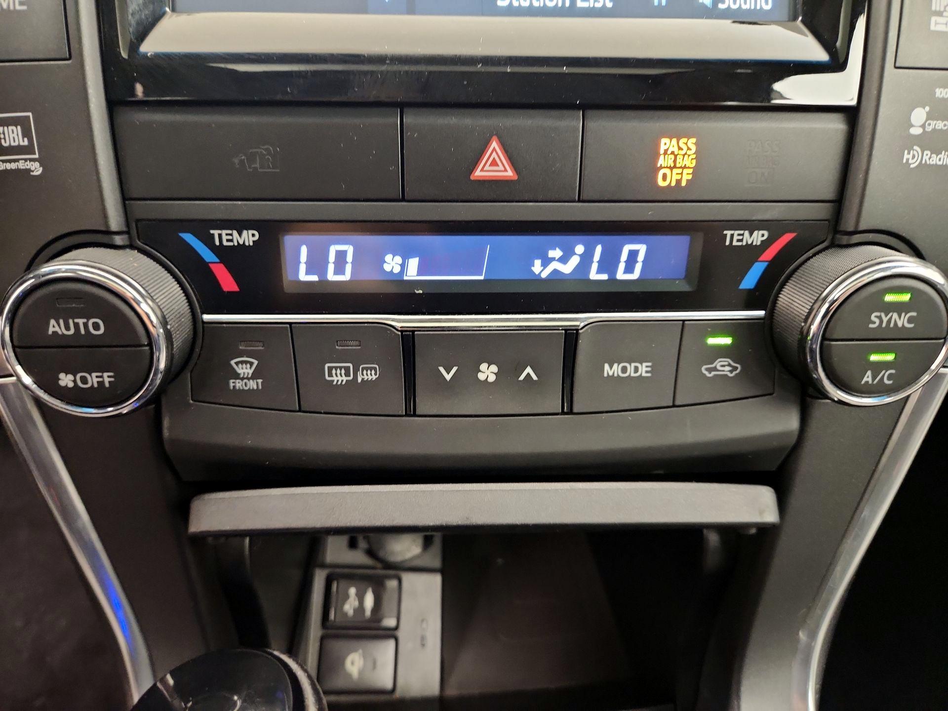 Thumbnail: 2015 Toyota Camry - 16
