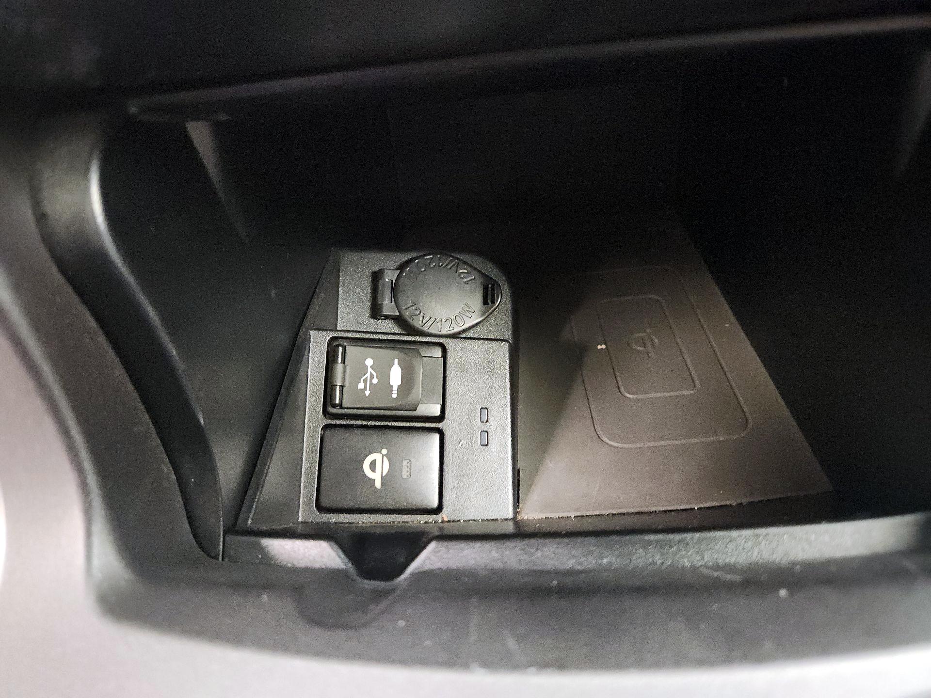 Thumbnail: 2015 Toyota Camry - 18