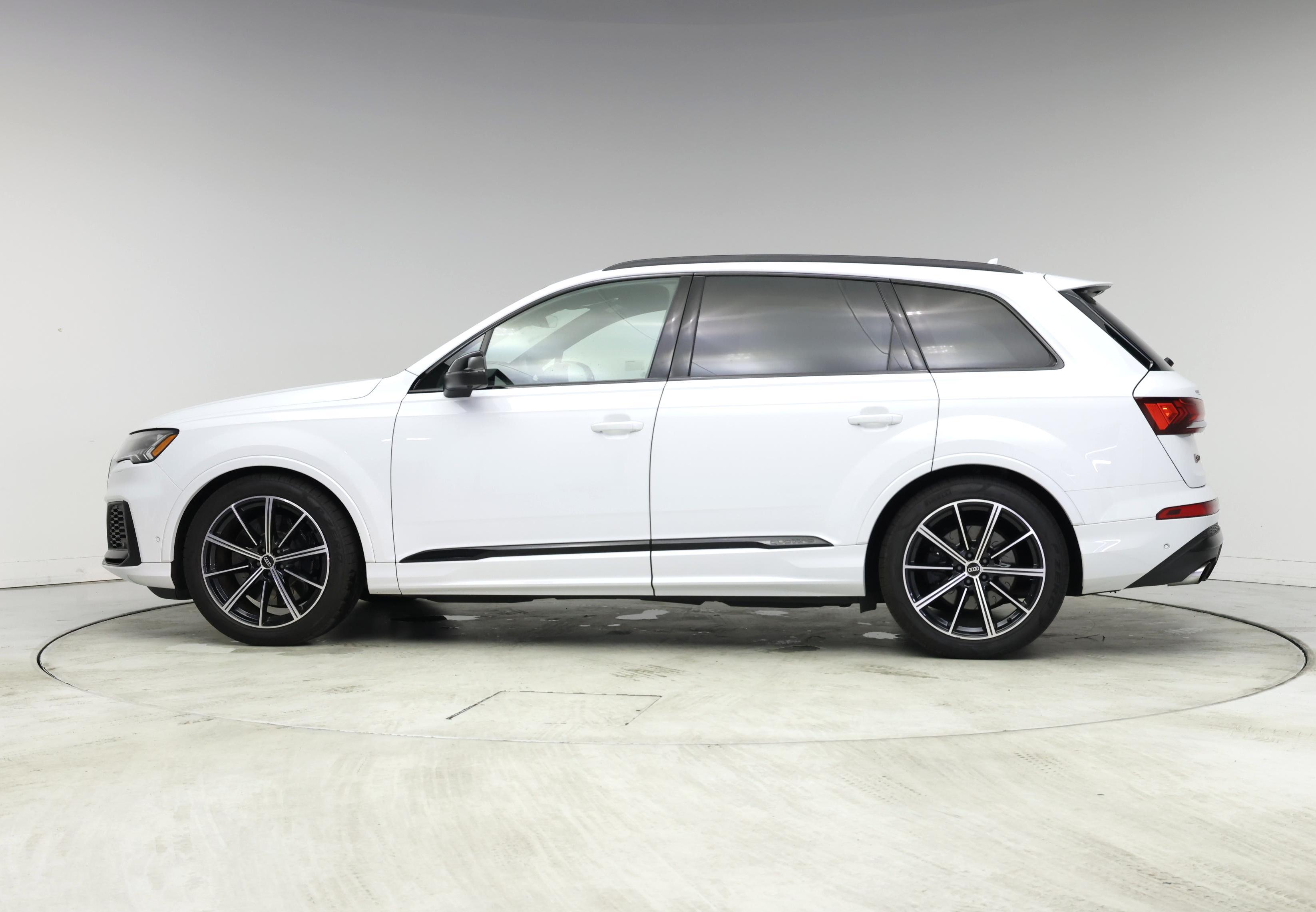 Thumbnail: 2021 Audi SQ7 - 3