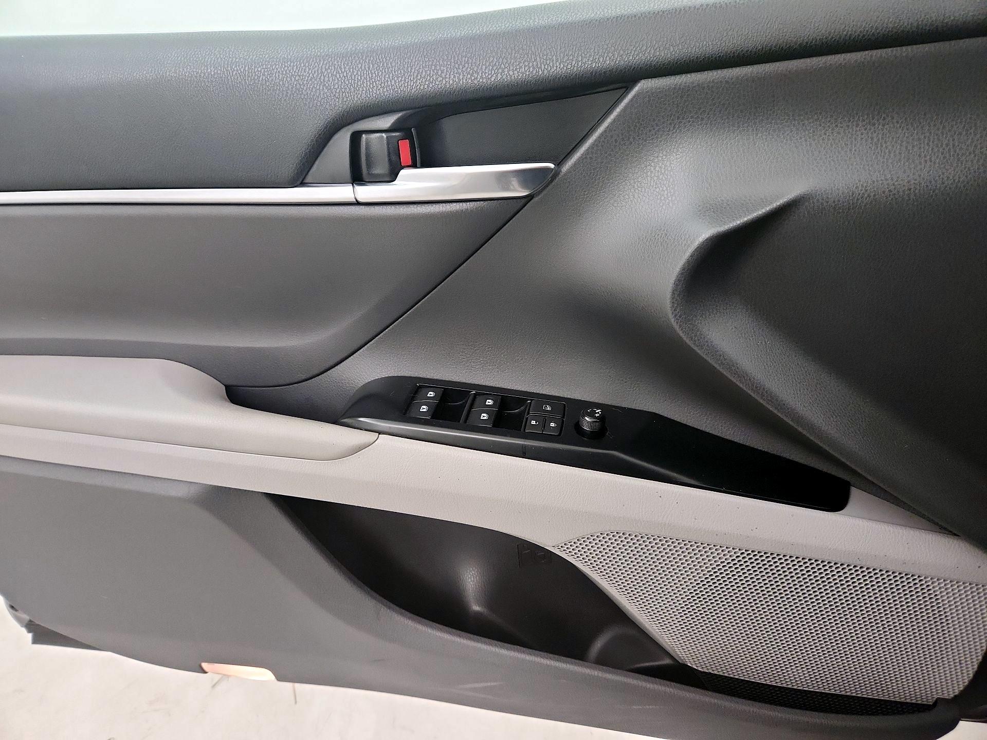 Thumbnail: 2018 Toyota Camry - 12