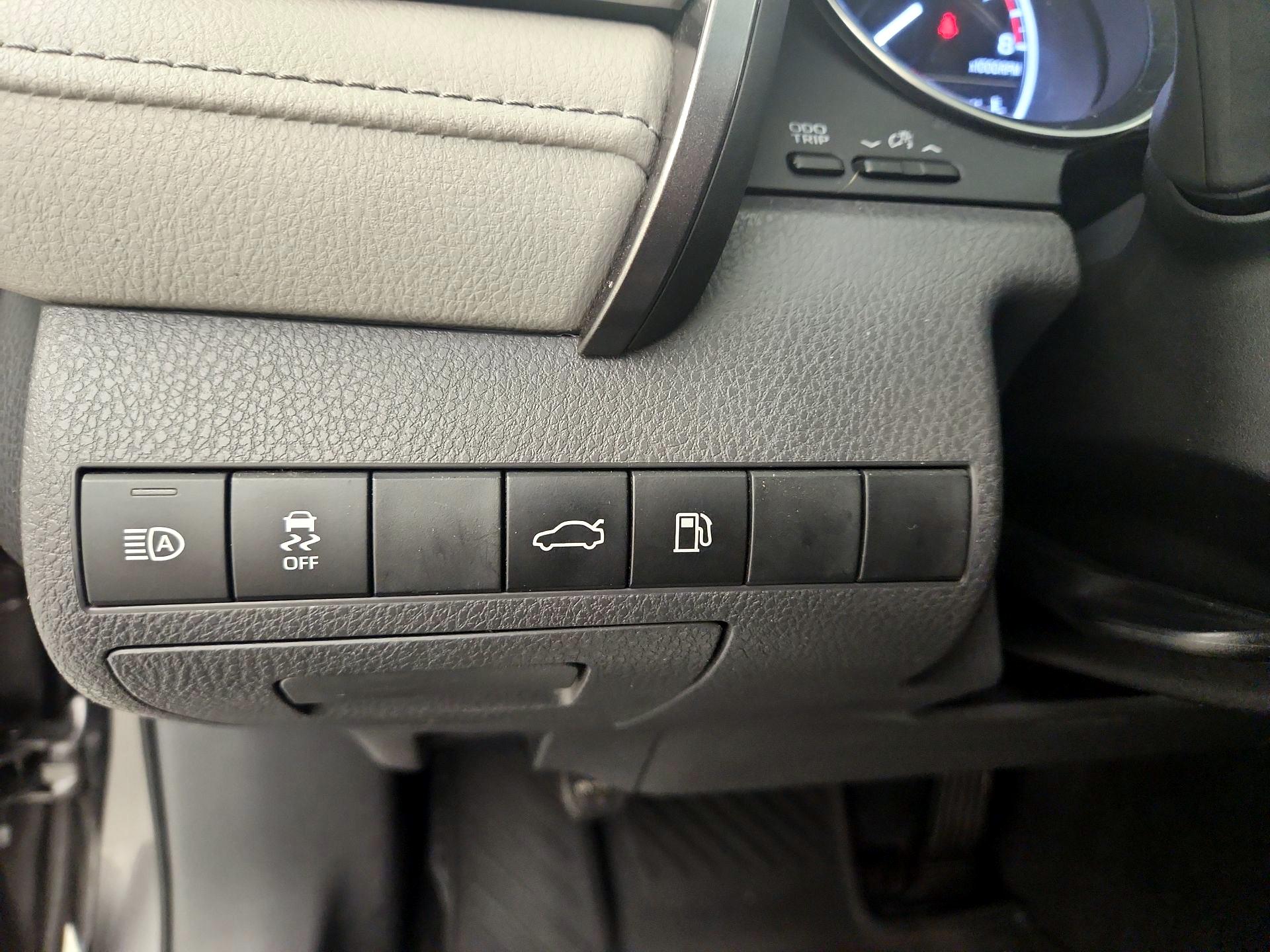 Thumbnail: 2018 Toyota Camry - 13