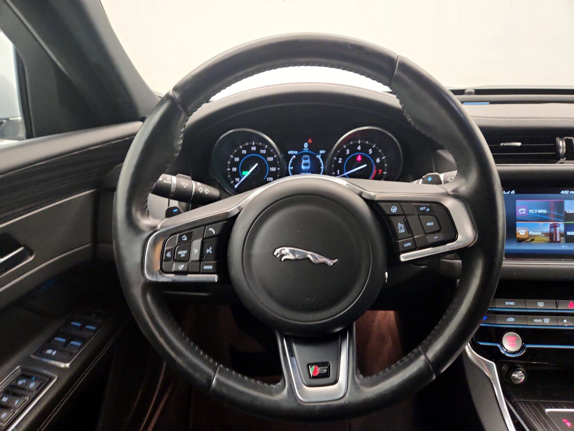 Thumbnail: 2016 Jaguar XF - 10