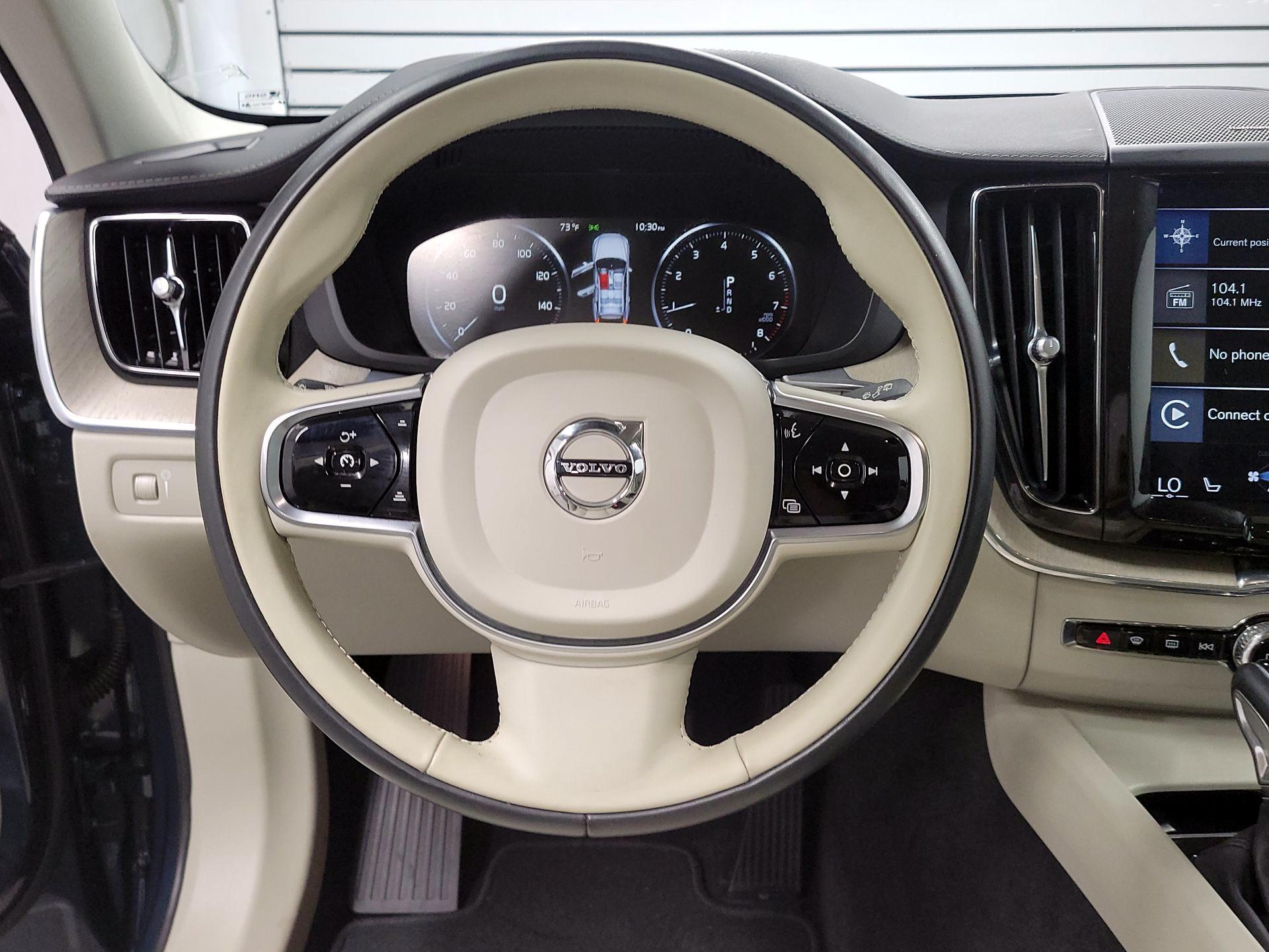 Thumbnail: 2020 Volvo XC60 - 10