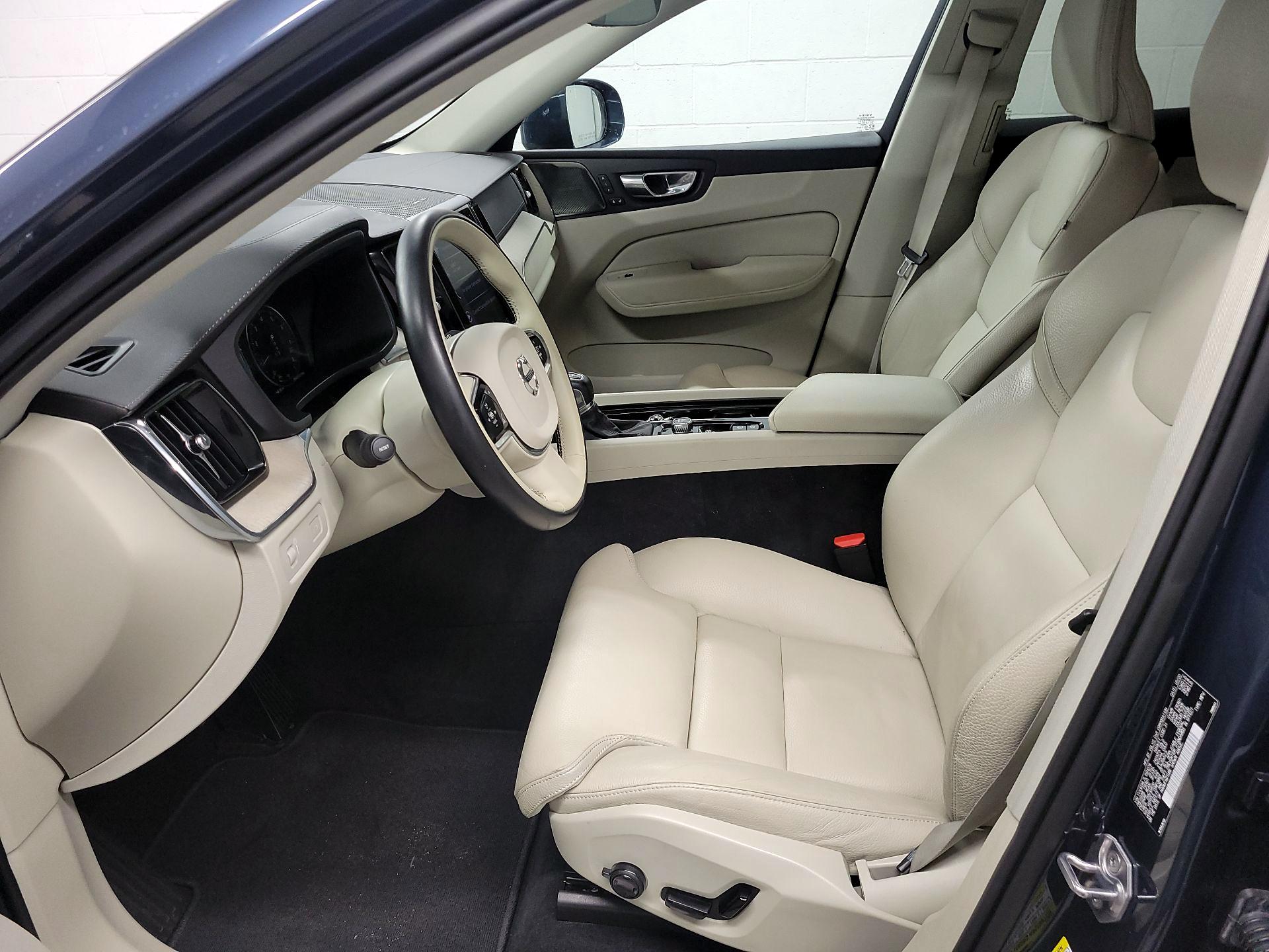 Thumbnail: 2020 Volvo XC60 - 11