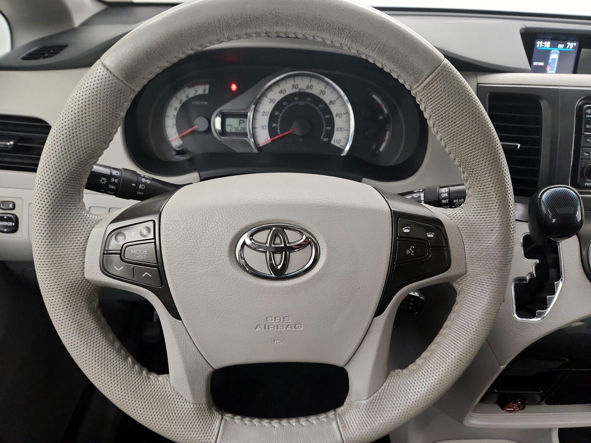 Thumbnail: 2014 Toyota Sienna - 10