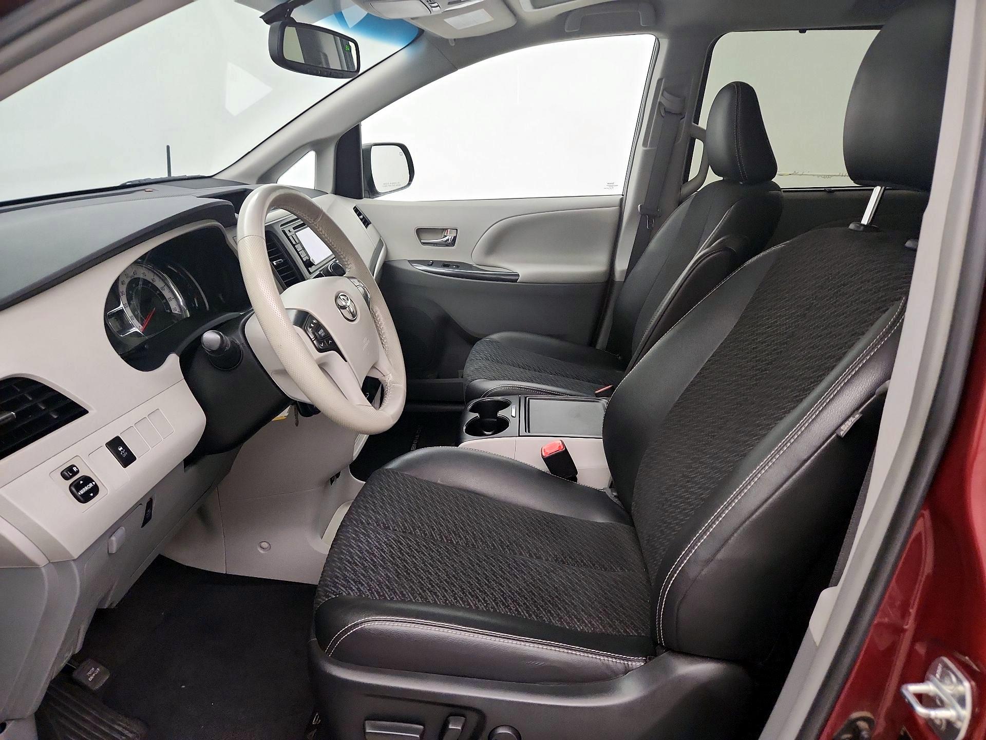 Thumbnail: 2014 Toyota Sienna - 11