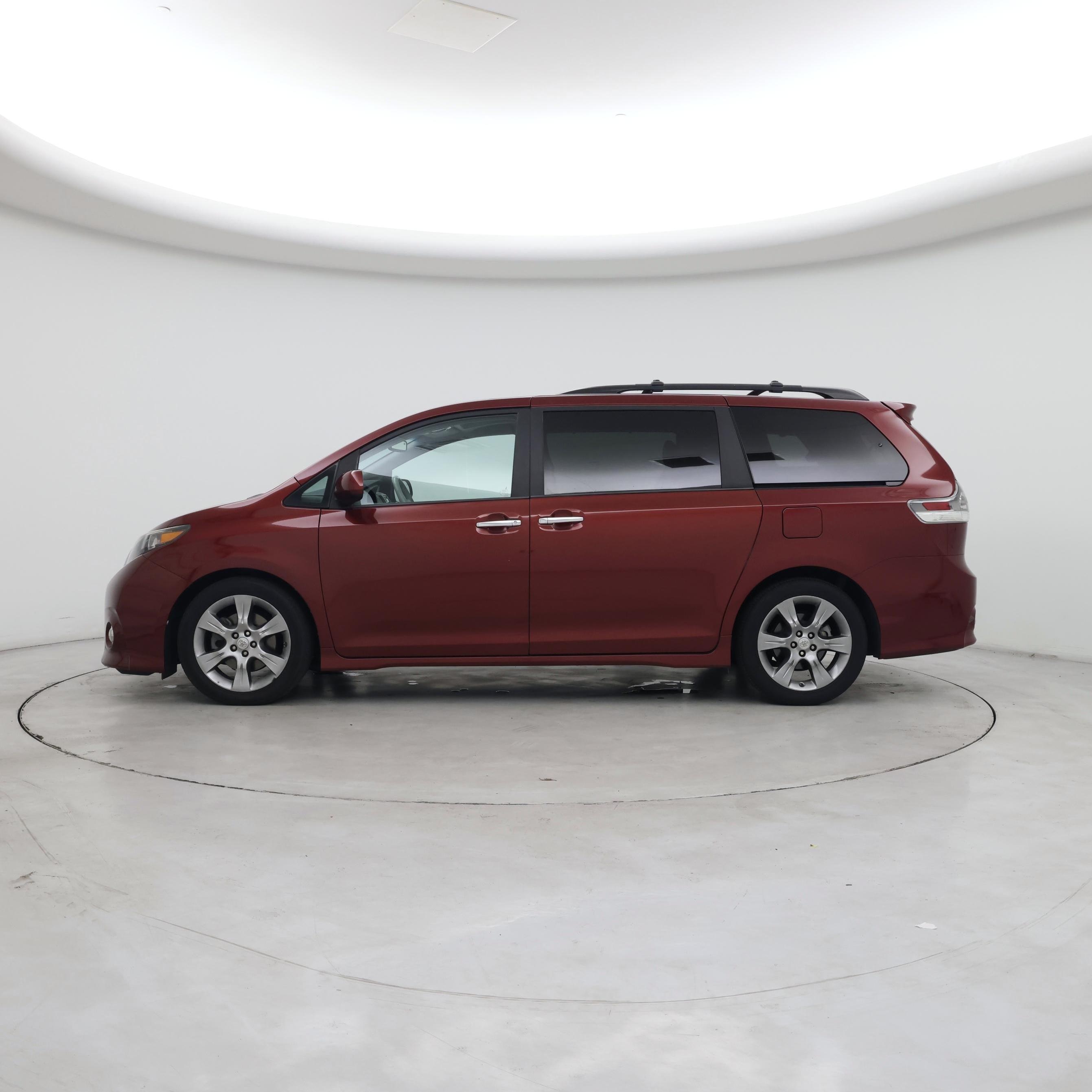 Thumbnail: 2014 Toyota Sienna - 3