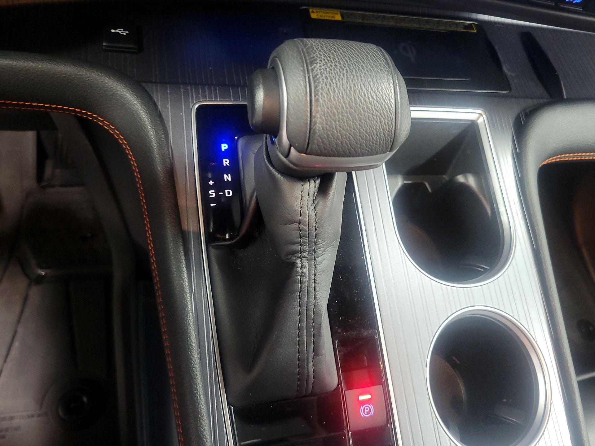 Thumbnail: 2022 Toyota Sienna - 16