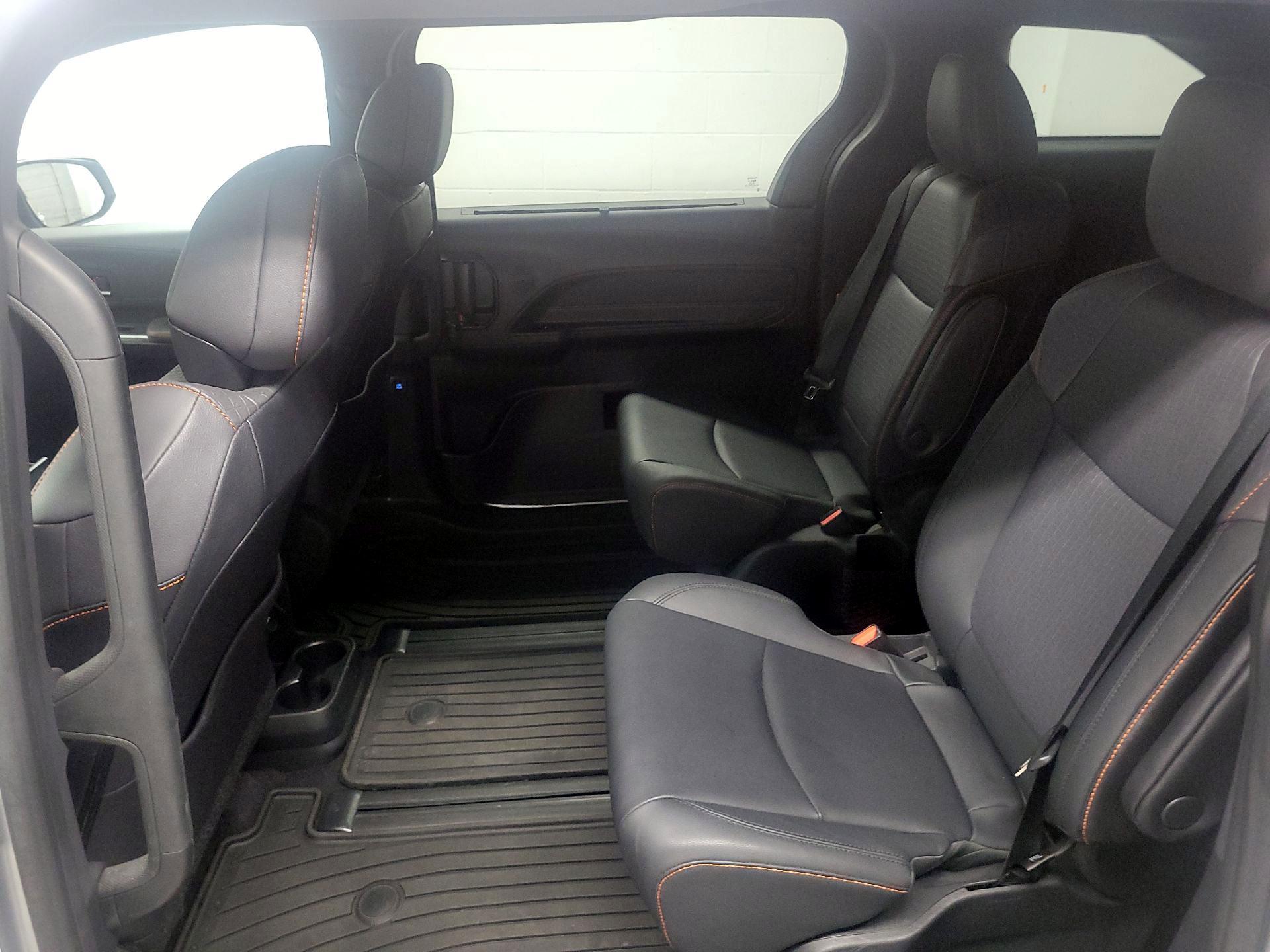 Thumbnail: 2022 Toyota Sienna - 17