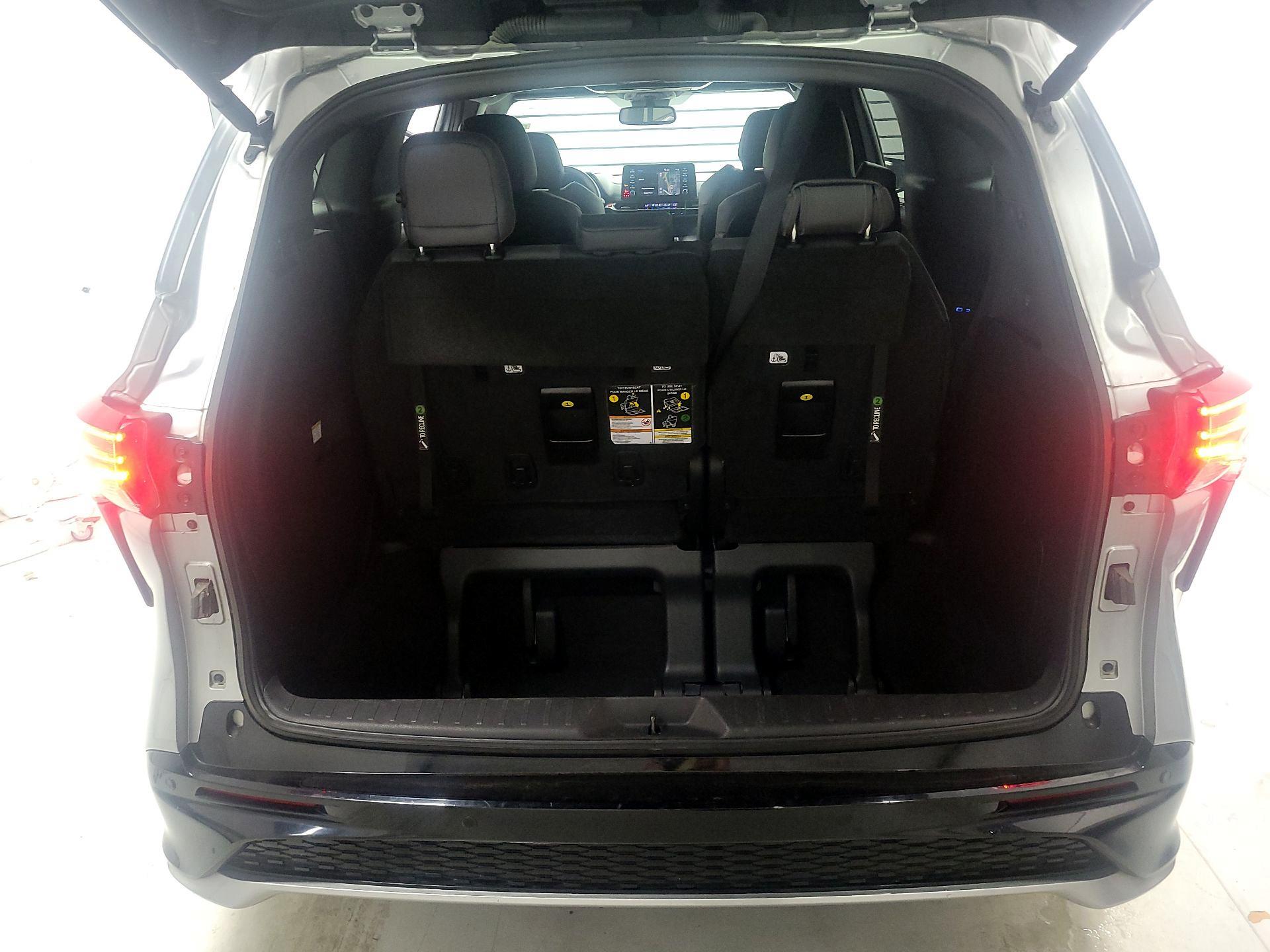 Thumbnail: 2022 Toyota Sienna - 18