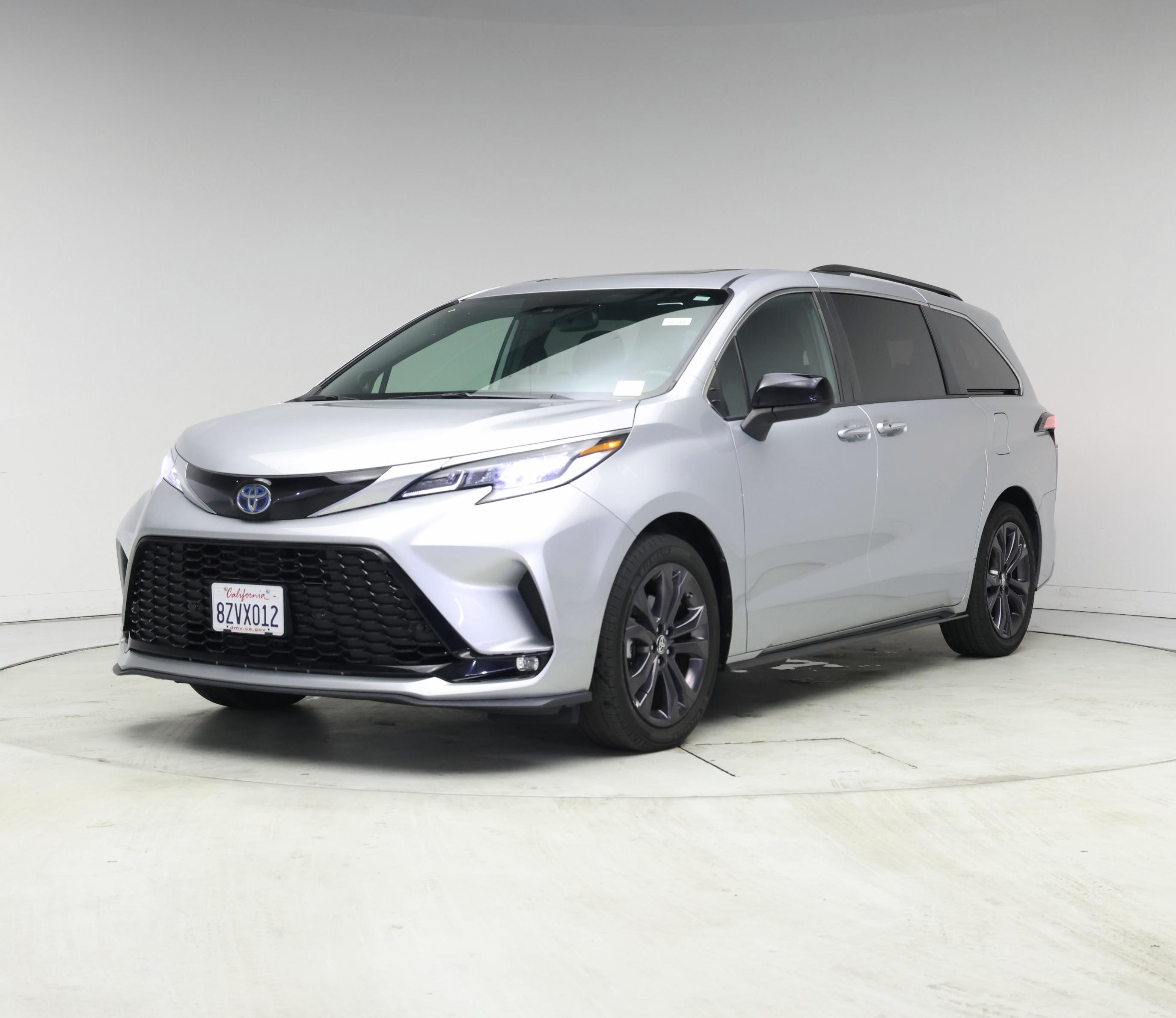 Thumbnail: 2022 Toyota Sienna - 4