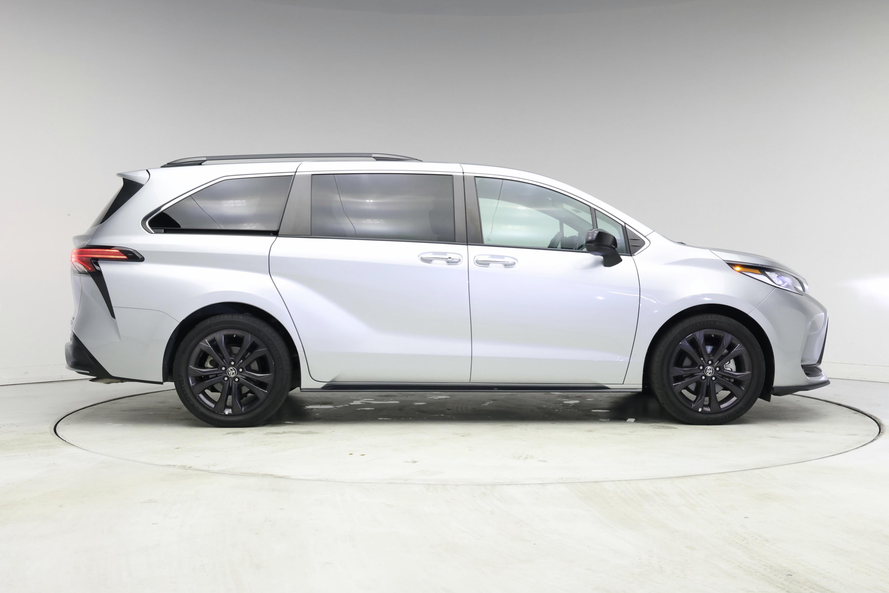 Thumbnail: 2022 Toyota Sienna - 7