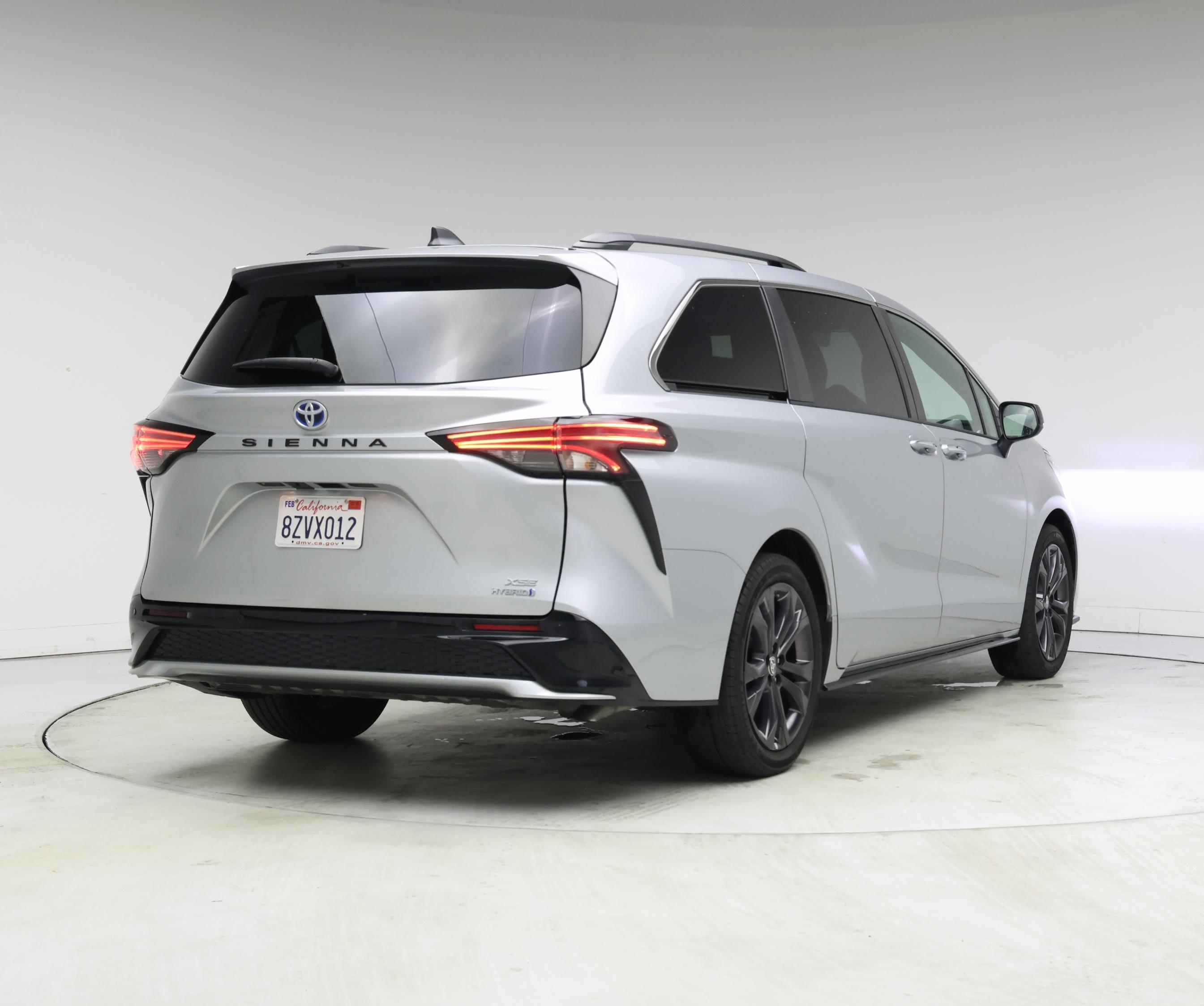 Thumbnail: 2022 Toyota Sienna - 8