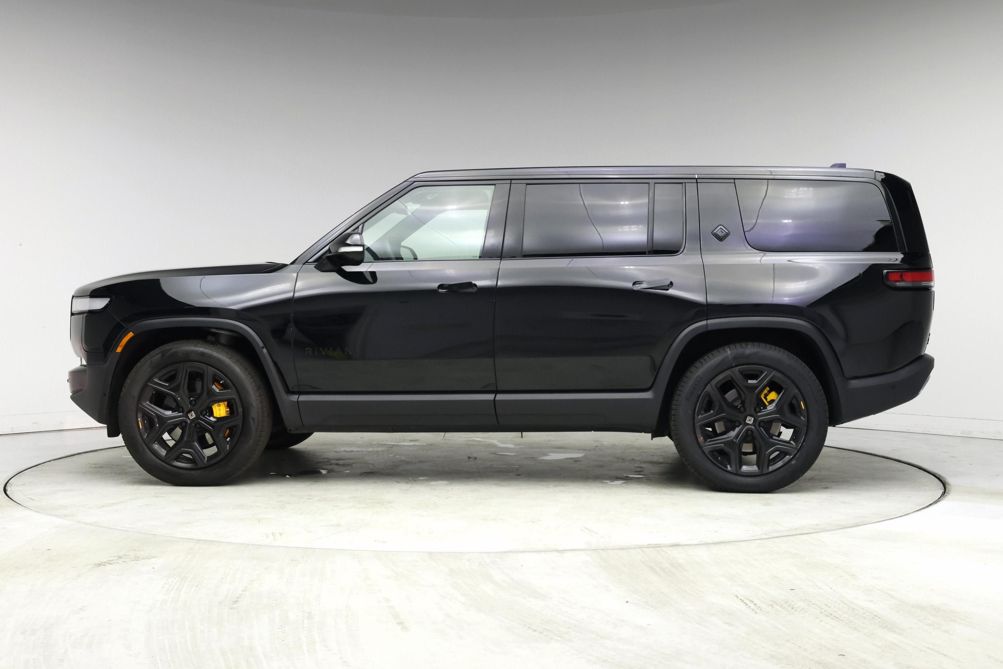 Thumbnail: 2023 Rivian R1S - 3