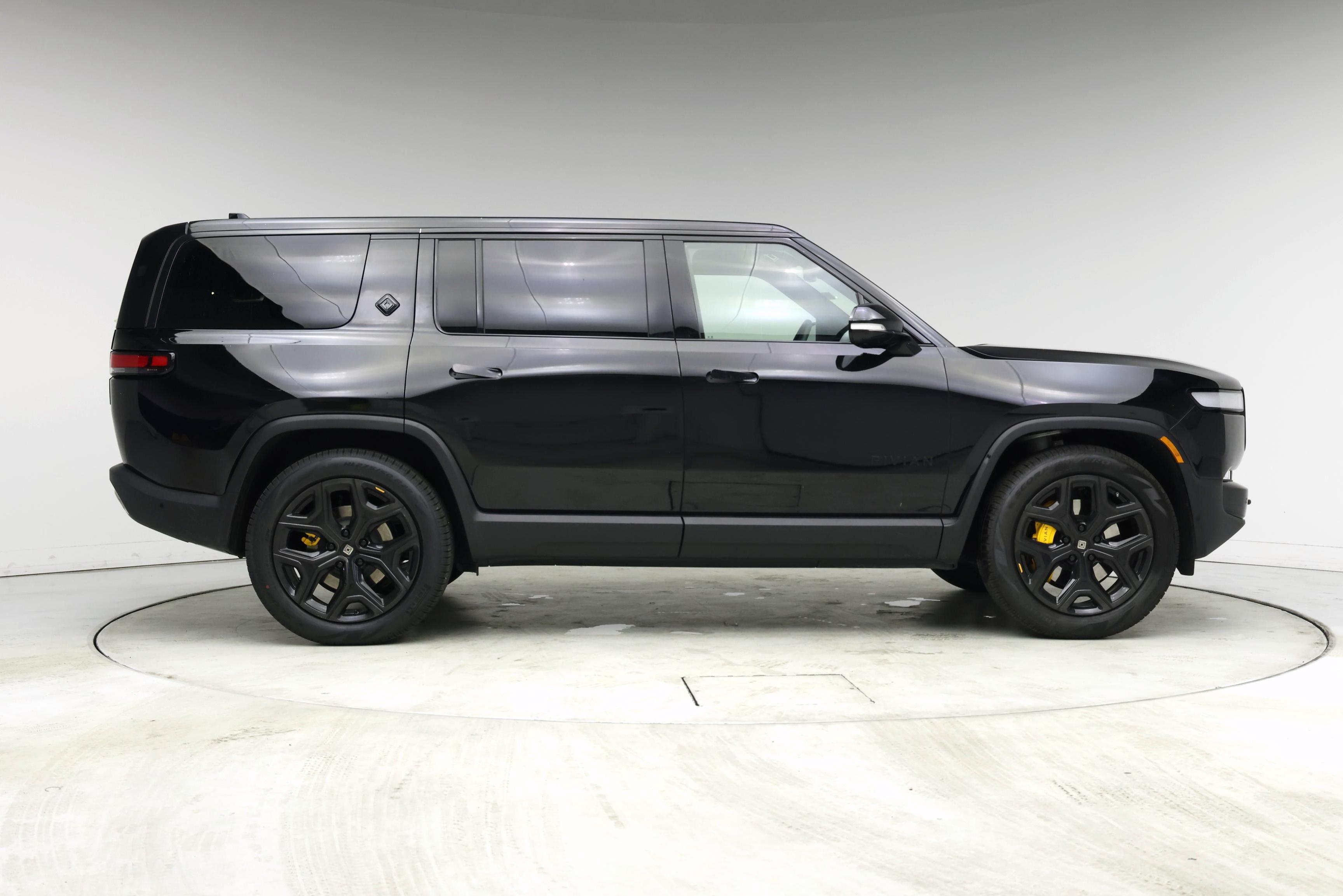 Thumbnail: 2023 Rivian R1S - 7