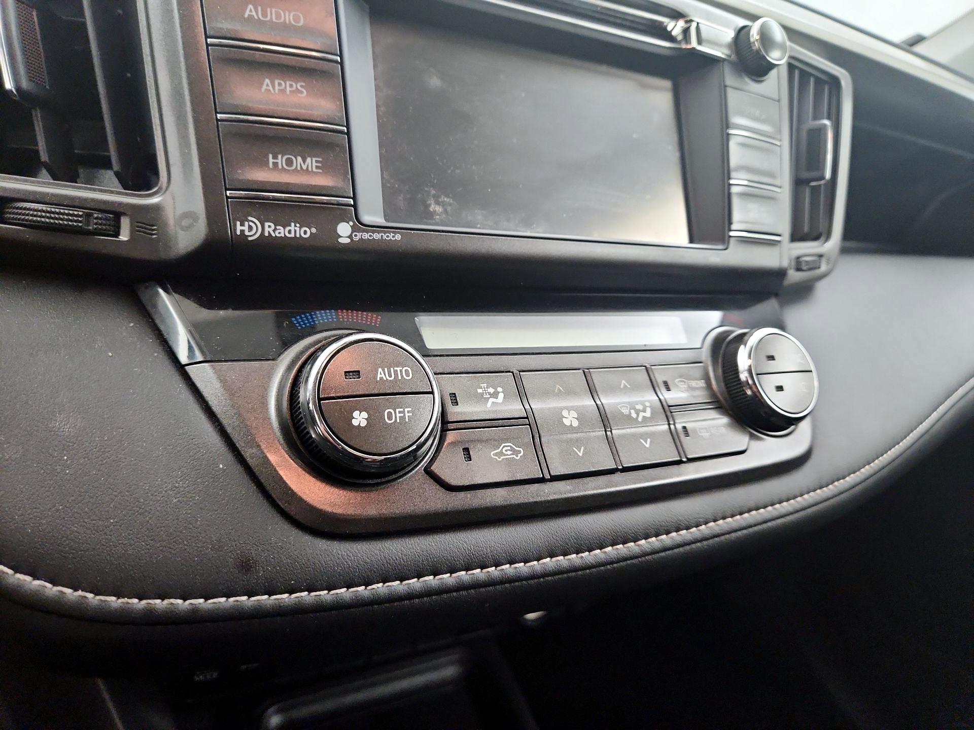 Thumbnail: 2015 Toyota RAV4 - 16