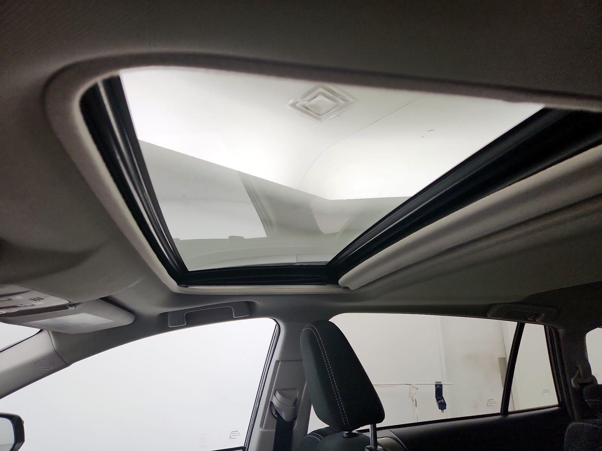 Thumbnail: 2015 Toyota RAV4 - 19