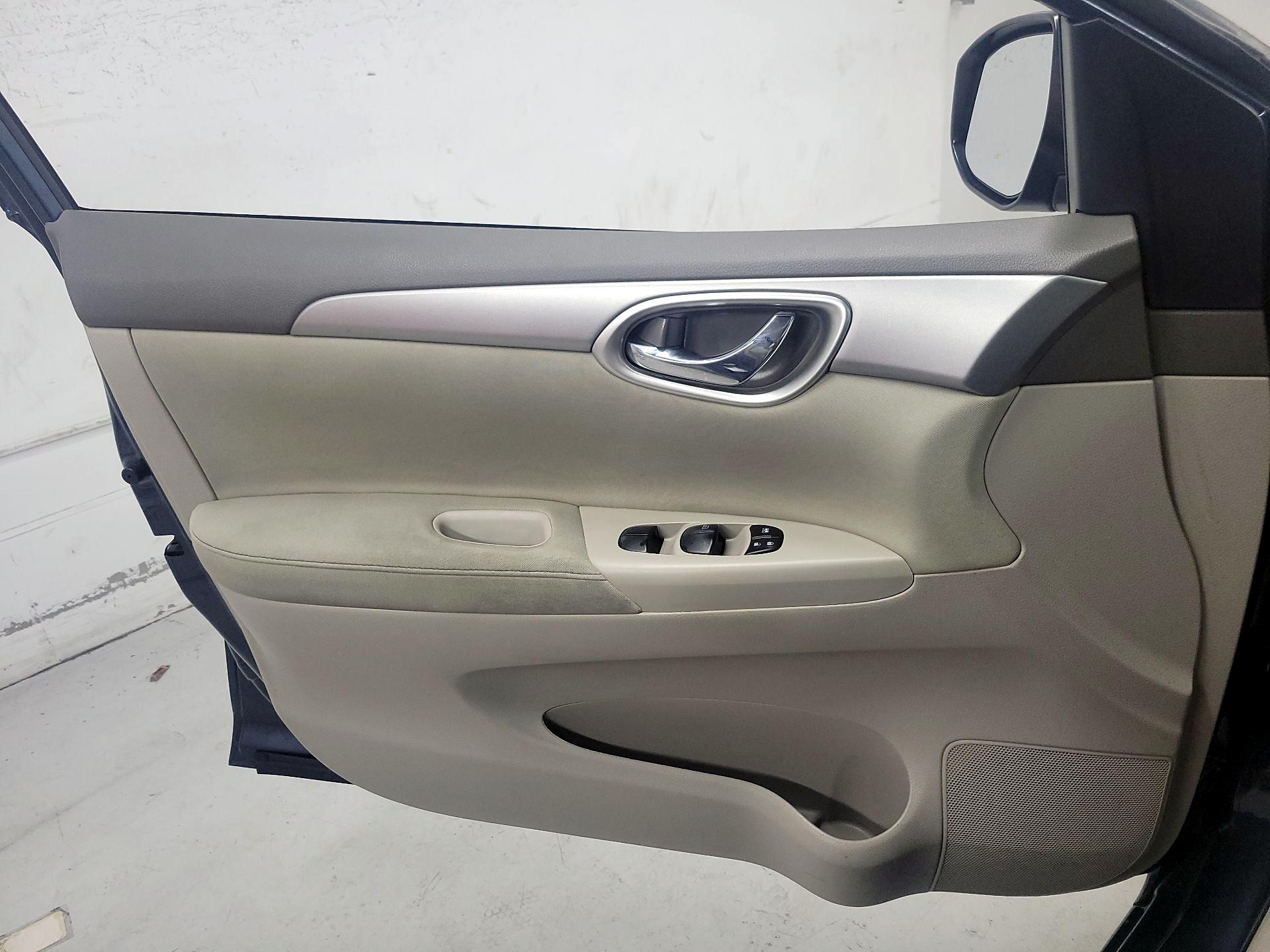 Thumbnail: 2014 Nissan Sentra - 12