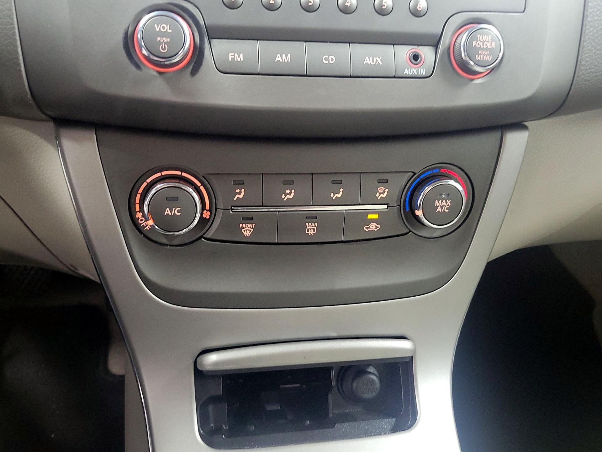 Thumbnail: 2014 Nissan Sentra - 14